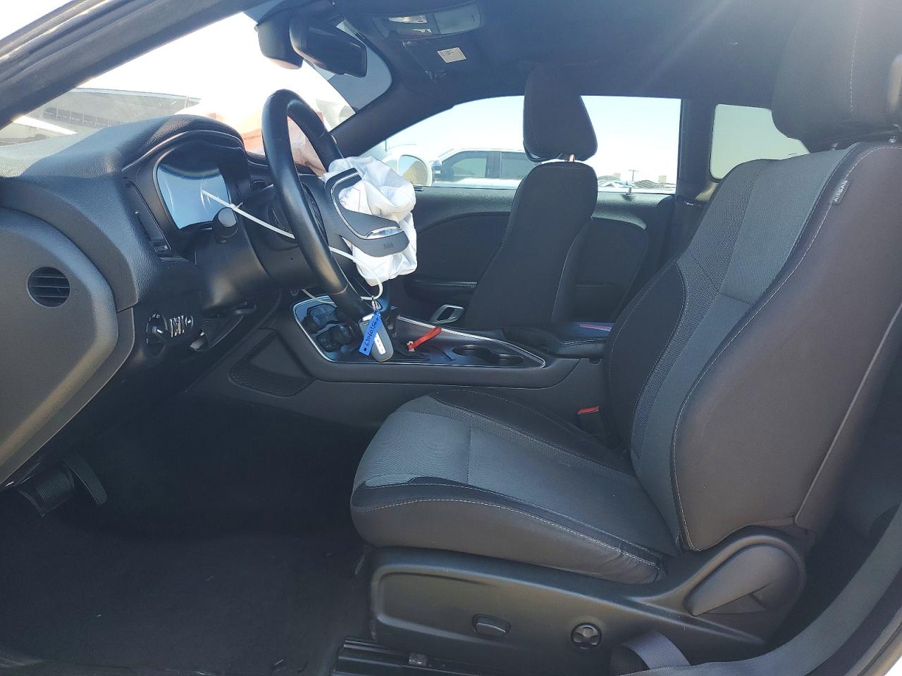 2015 Dodge Challenger Sxt White vin: 2C3CDZAGXFH740228
