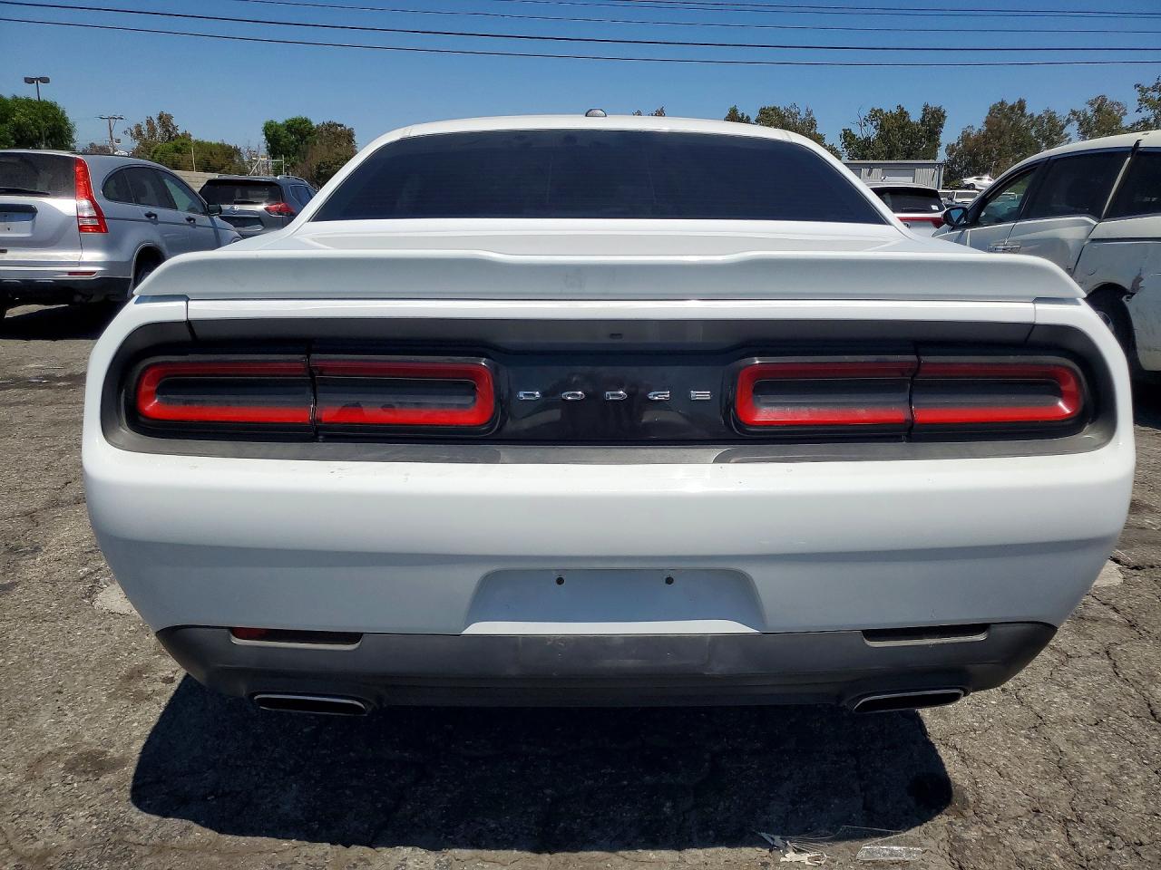 2015 Dodge Challenger Sxt White vin: 2C3CDZAGXFH740228