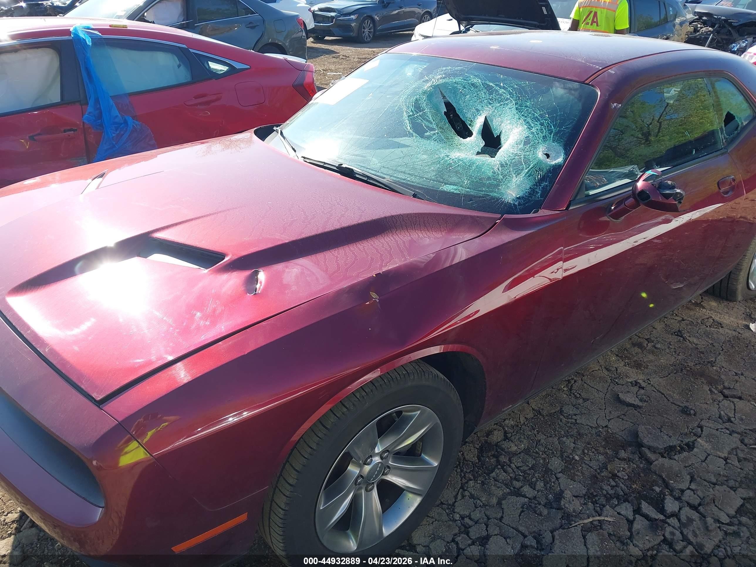 2018 Dodge Challenger Sxt Burgundy vin: 2C3CDZAGXJH116518