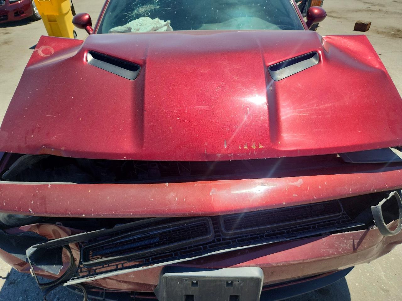 2018 Dodge Challenger Sxt Burgundy vin: 2C3CDZAGXJH262935
