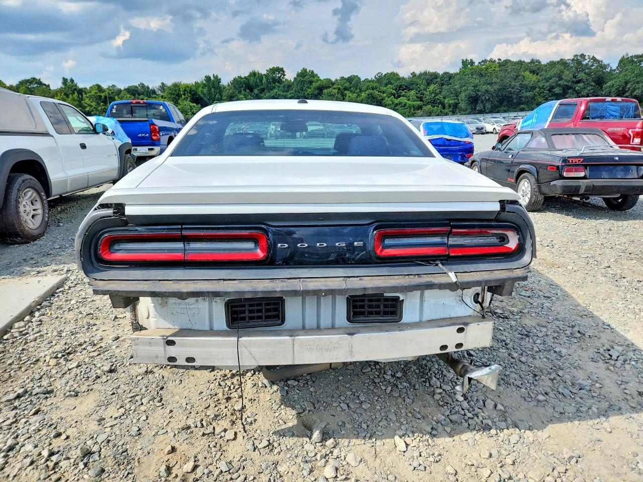 2015 Dodge Challenger Sxt White vin: 2C3CDZAT3FH702305