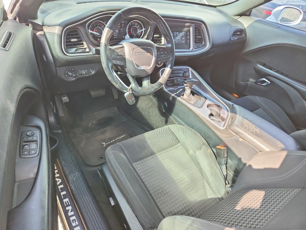 2015 Dodge Challenger Sxt White vin: 2C3CDZAT3FH702305