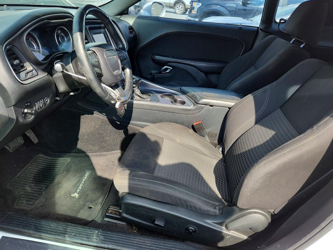 2015 Dodge Challenger Sxt White vin: 2C3CDZAT3FH702305