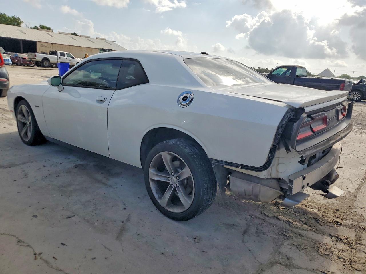 2015 Dodge Challenger Sxt White vin: 2C3CDZAT6FH703545