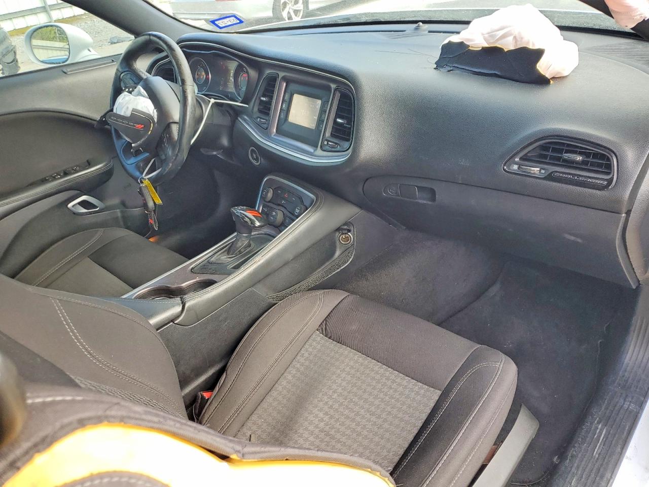 2015 Dodge Challenger Sxt White vin: 2C3CDZAT6FH703545