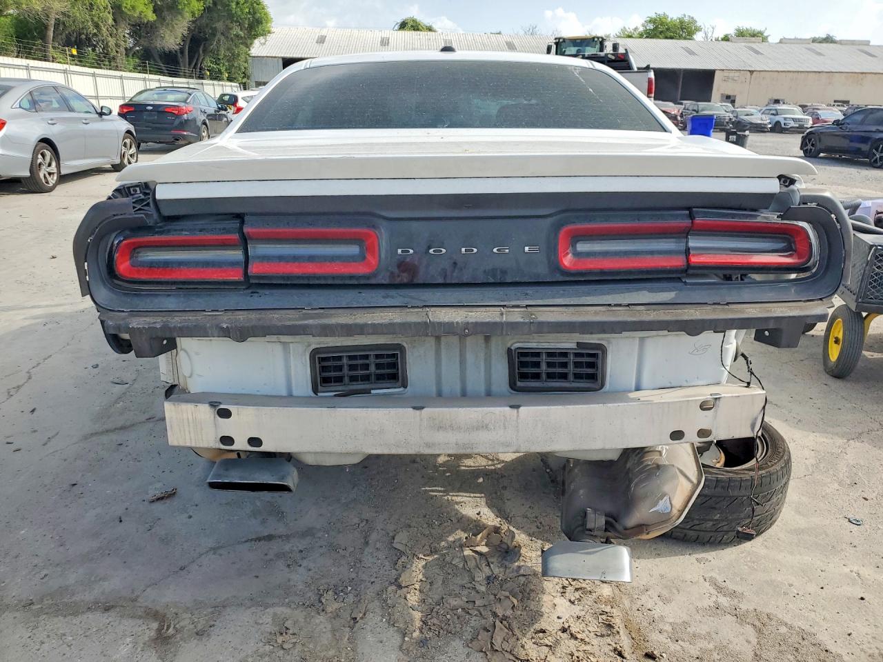 2015 Dodge Challenger Sxt White vin: 2C3CDZAT6FH703545