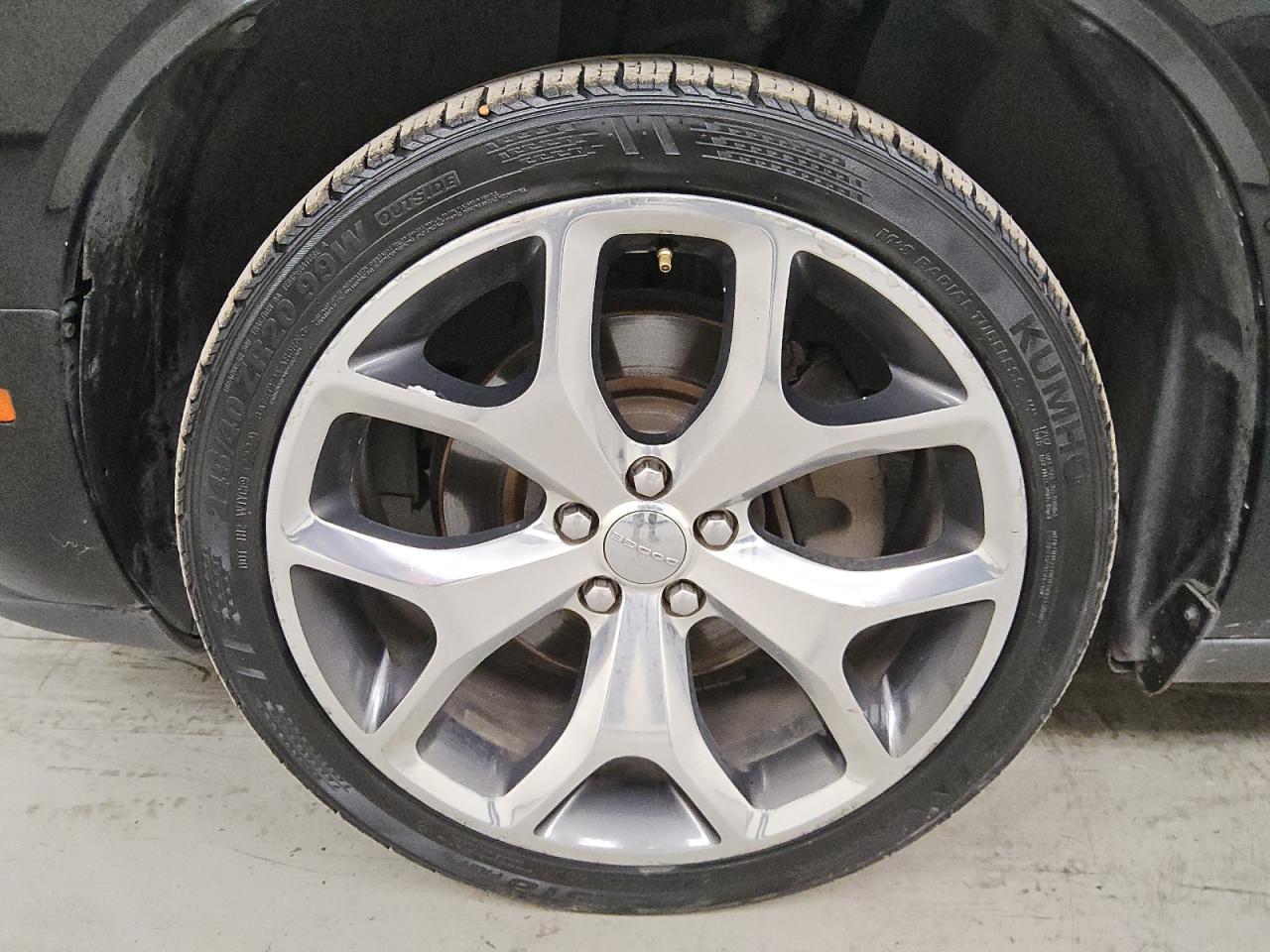 2015 Dodge Challenger Sxt Plus Черный vin: 2C3CDZBG6FH913645 Damage: Left Front Tire, Worn, Replacement Required