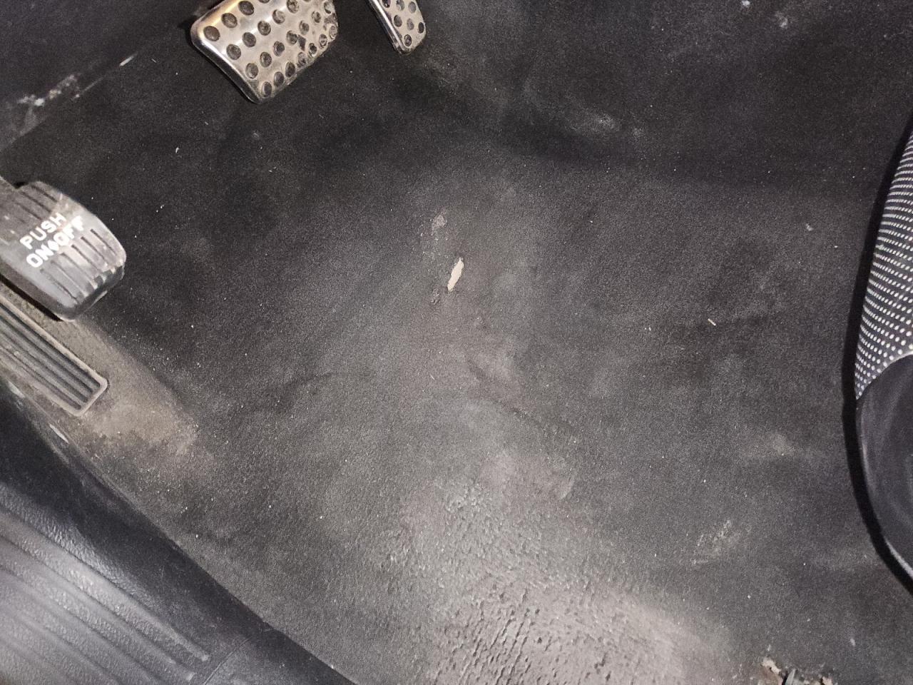 2015 Dodge Challenger Sxt Plus Черный vin: 2C3CDZBG6FH913645 Damage: Left Front Carpet, Torn, 2 To 3 Inches