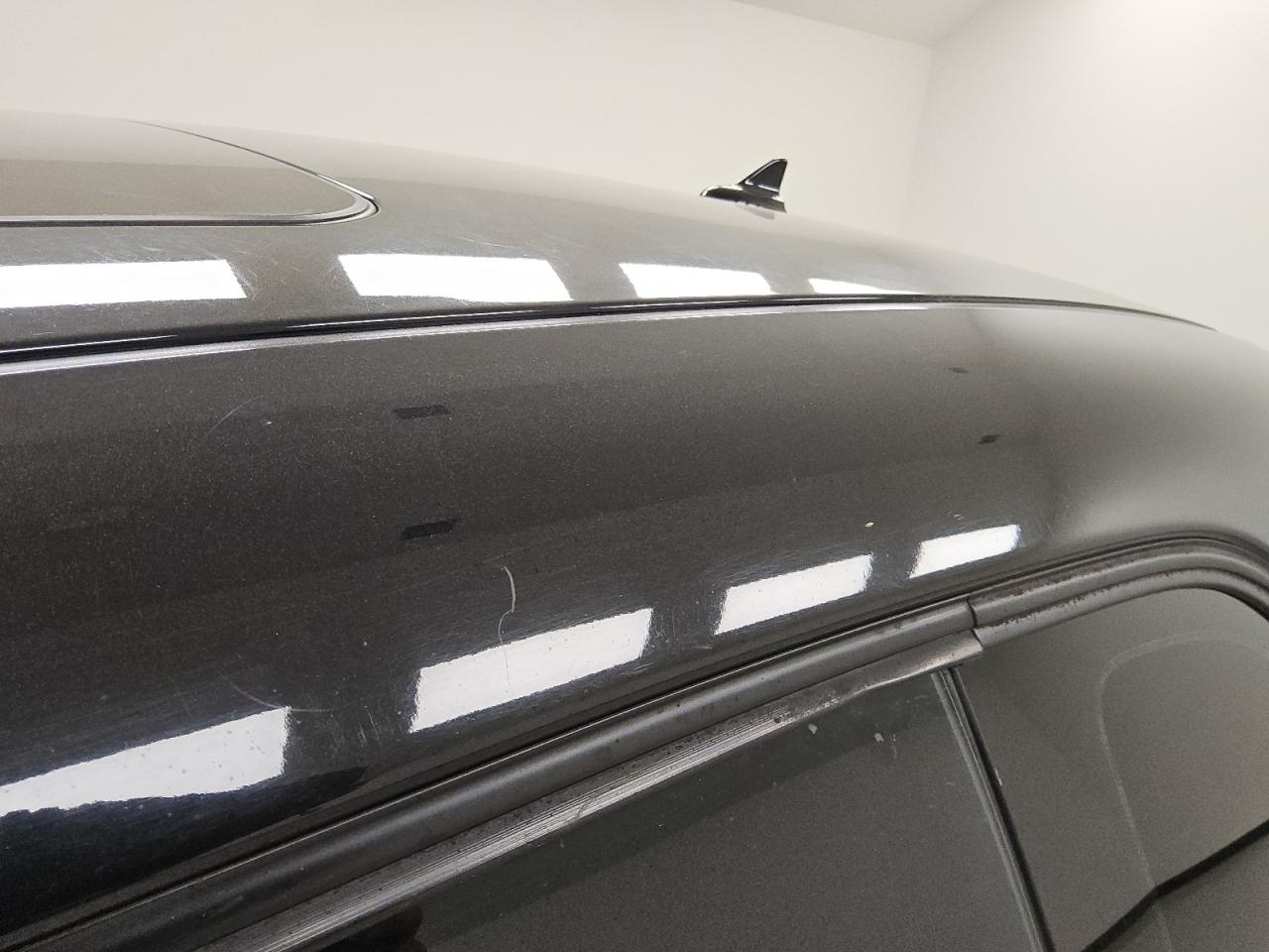 2015 Dodge Challenger Sxt Plus Черный vin: 2C3CDZBG6FH913645 Damage: Left Drip Rail, Multiple Scratches Light, 4