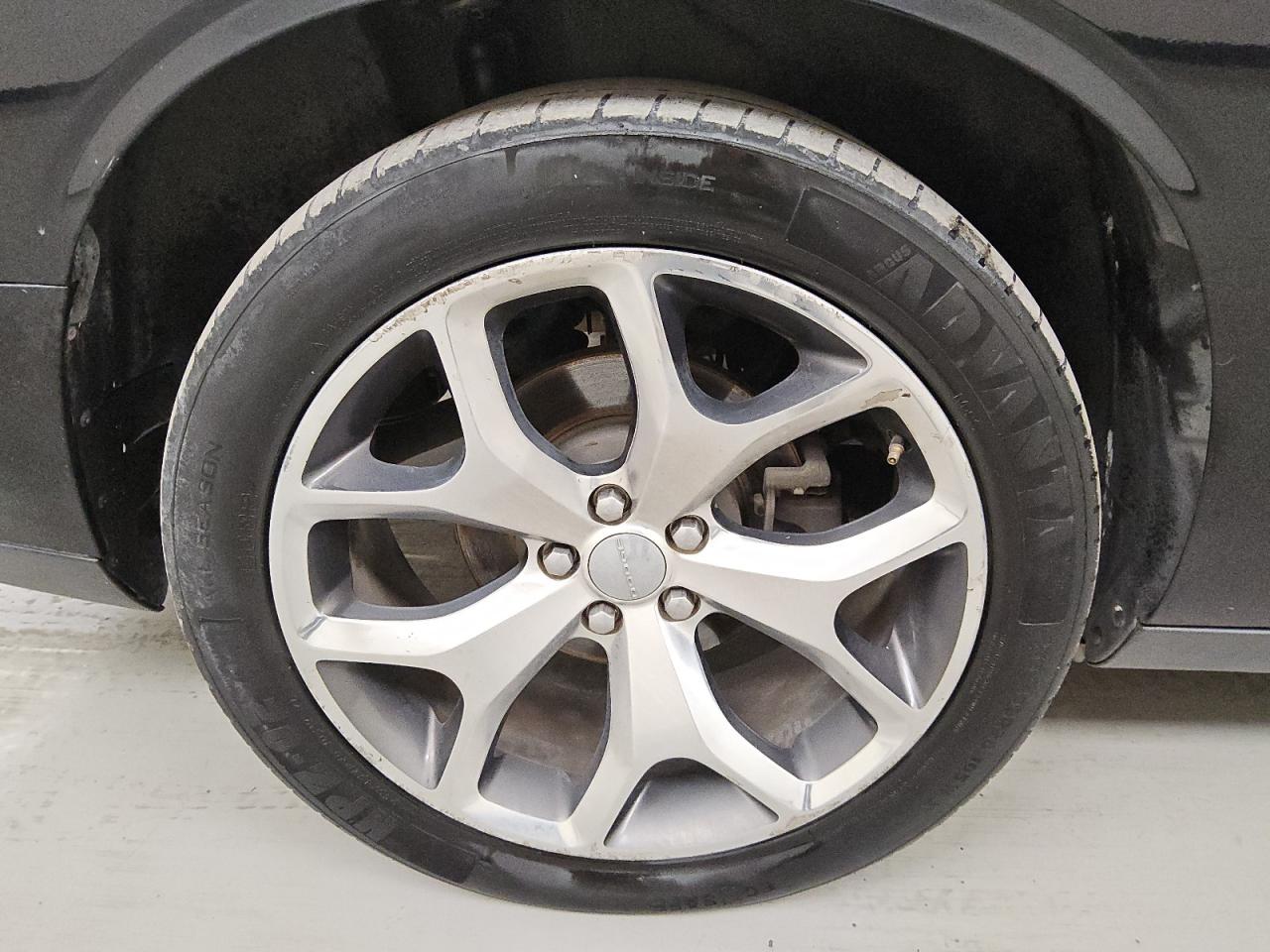 2015 Dodge Challenger Sxt Plus Черный vin: 2C3CDZBG6FH913645 Damage: Right Rear Tire, Worn, Replacement Required