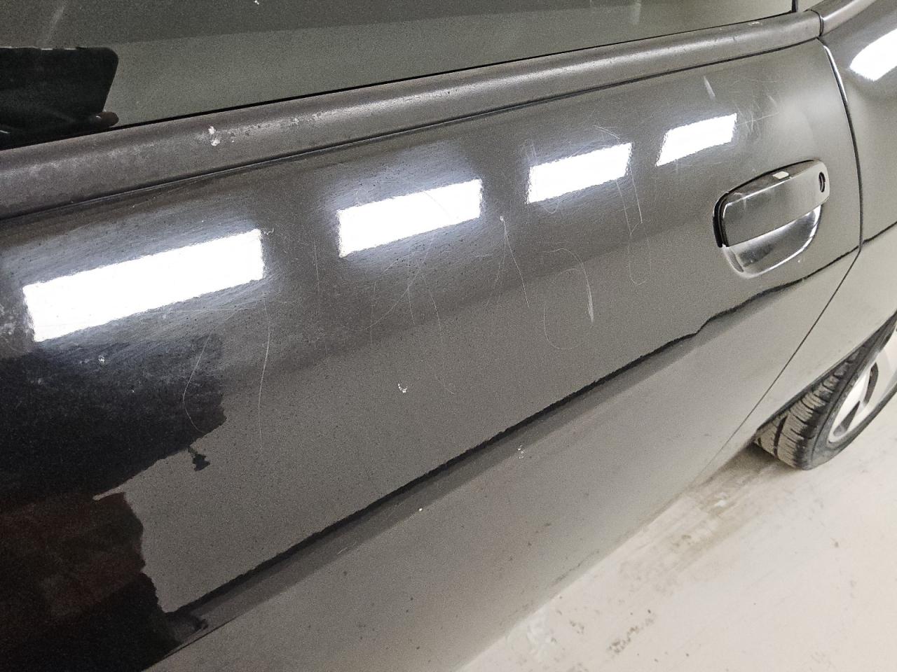2015 Dodge Challenger Sxt Plus Черный vin: 2C3CDZBG6FH913645 Damage: Left Front Door, Multiple Scratches Light, 8