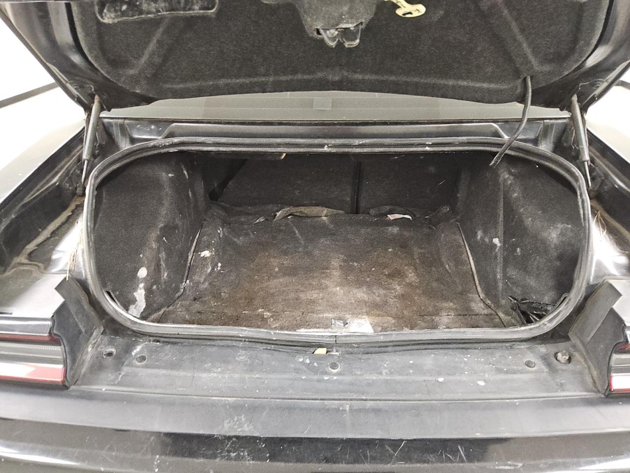 2015 Dodge Challenger Sxt Plus Черный vin: 2C3CDZBG6FH913645 Damage: Trunk/Cargo Mat, Stained, Permanent