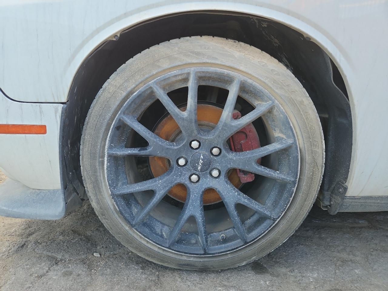 2019 Dodge Challenger R White vin: 2C3CDZBT4KH556957 Damage: Left Front Wheel, Curb Rash, > 12 Inches