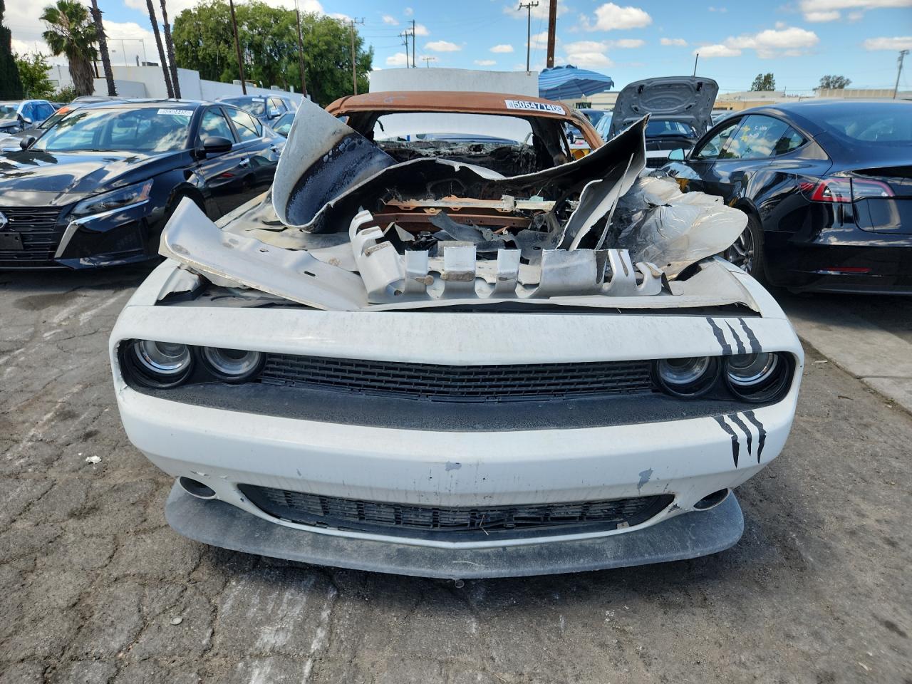 2019 Dodge Challenger R White vin: 2C3CDZBT4KH556957 Damage: Hood, Severe Damage, Replacement Required