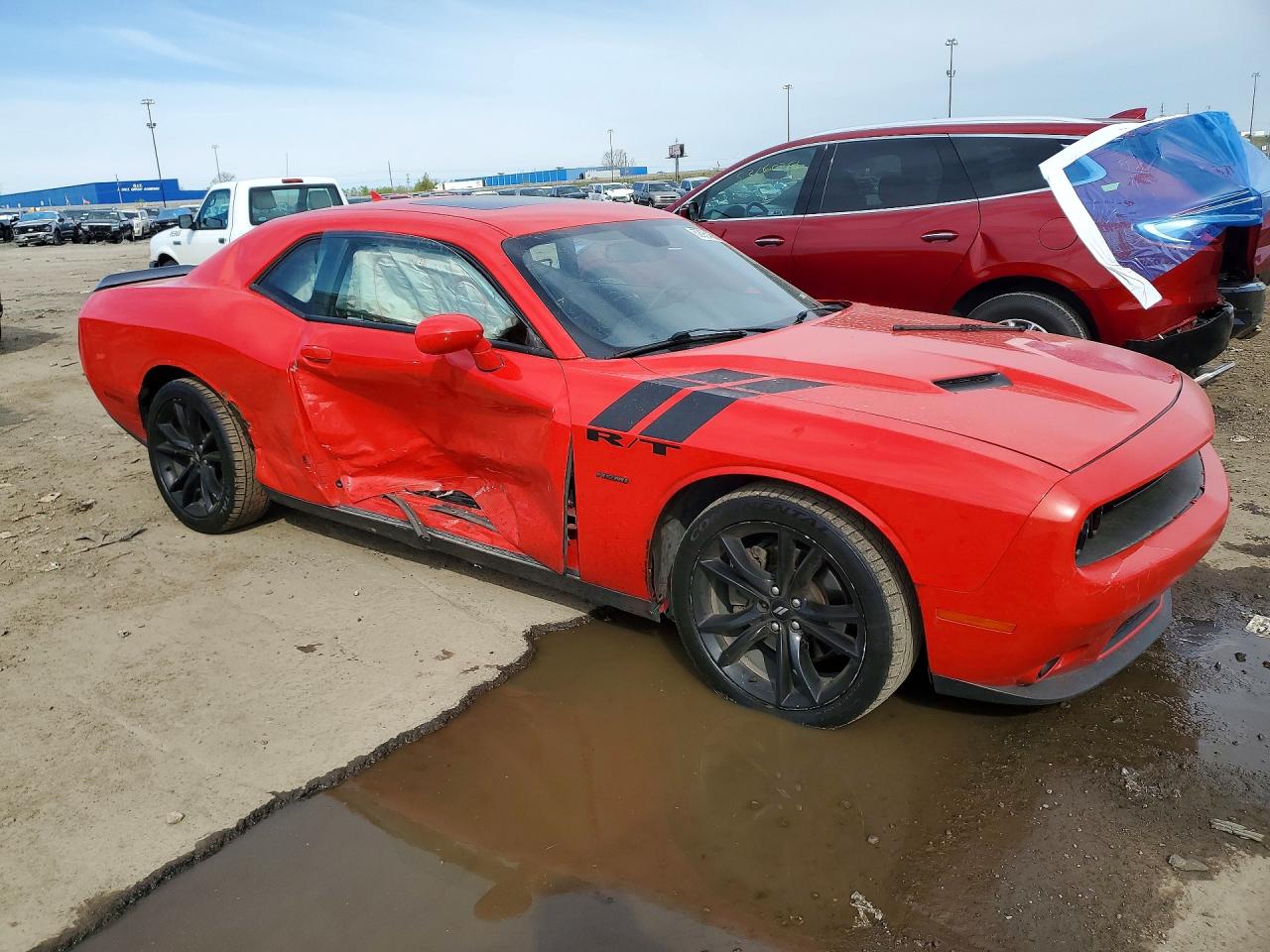 2017 Dodge Challenger R Red vin: 2C3CDZBT6HH604905