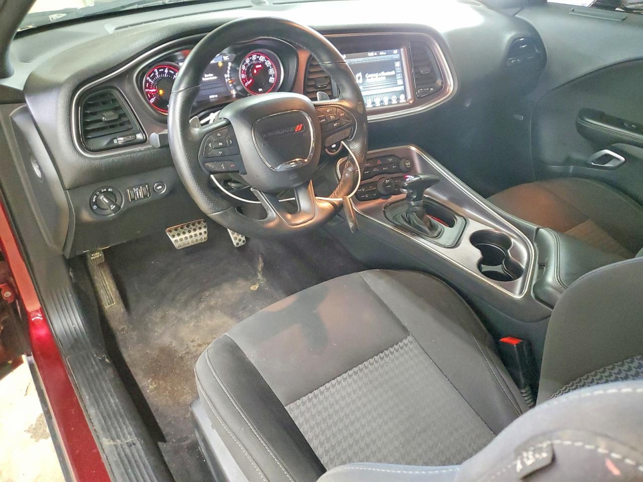 2017 Dodge Challenger R/t Burgundy vin: 2C3CDZBT8HH522609