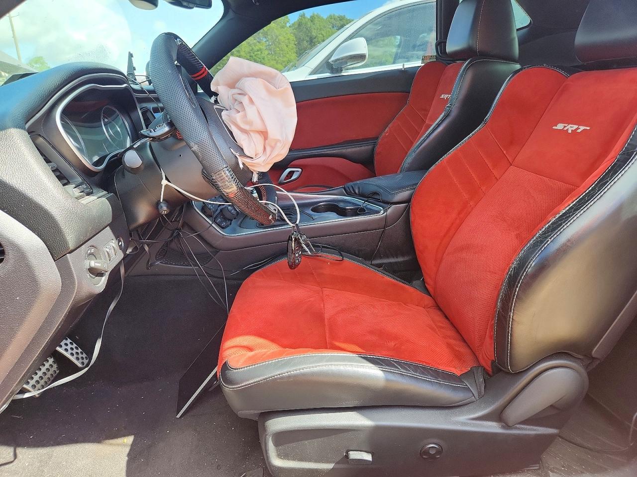 2015 Dodge Challenger Srt 392 Red vin: 2C3CDZDJ3FH797720
