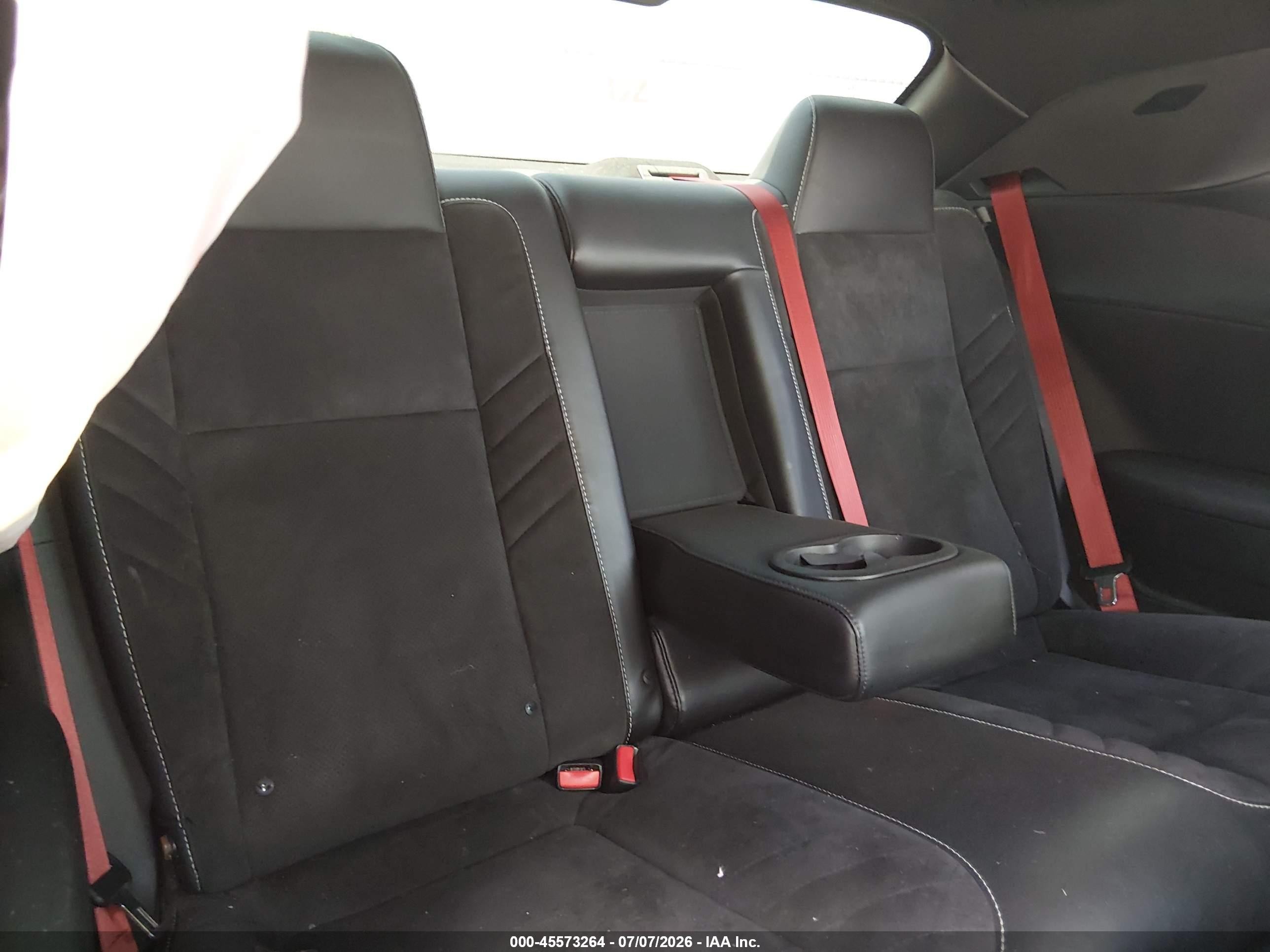 2015 Dodge Challenger Srt 392 Red vin: 2C3CDZDJ3FH892889
