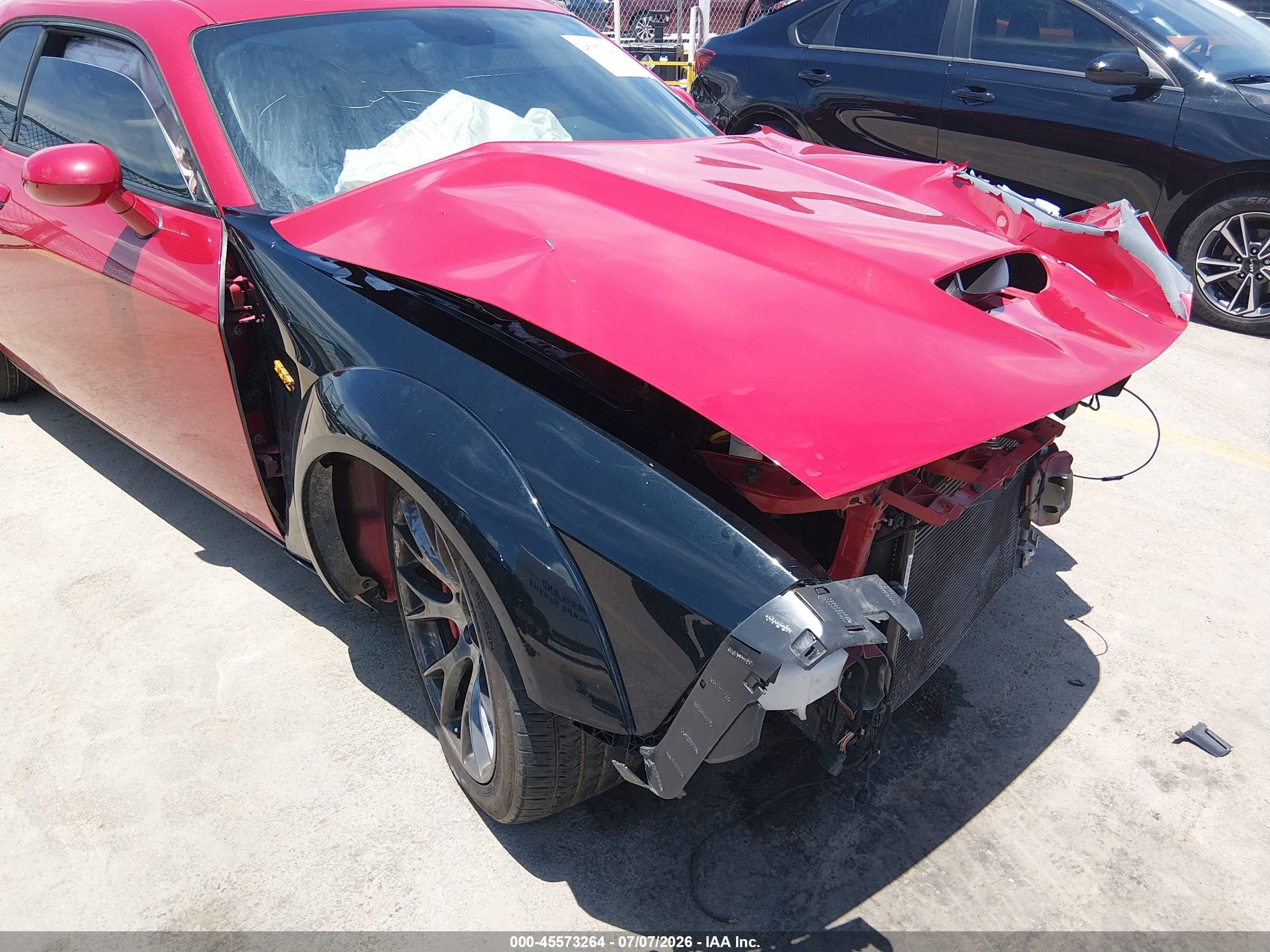 2015 Dodge Challenger Srt 392 Red vin: 2C3CDZDJ3FH892889