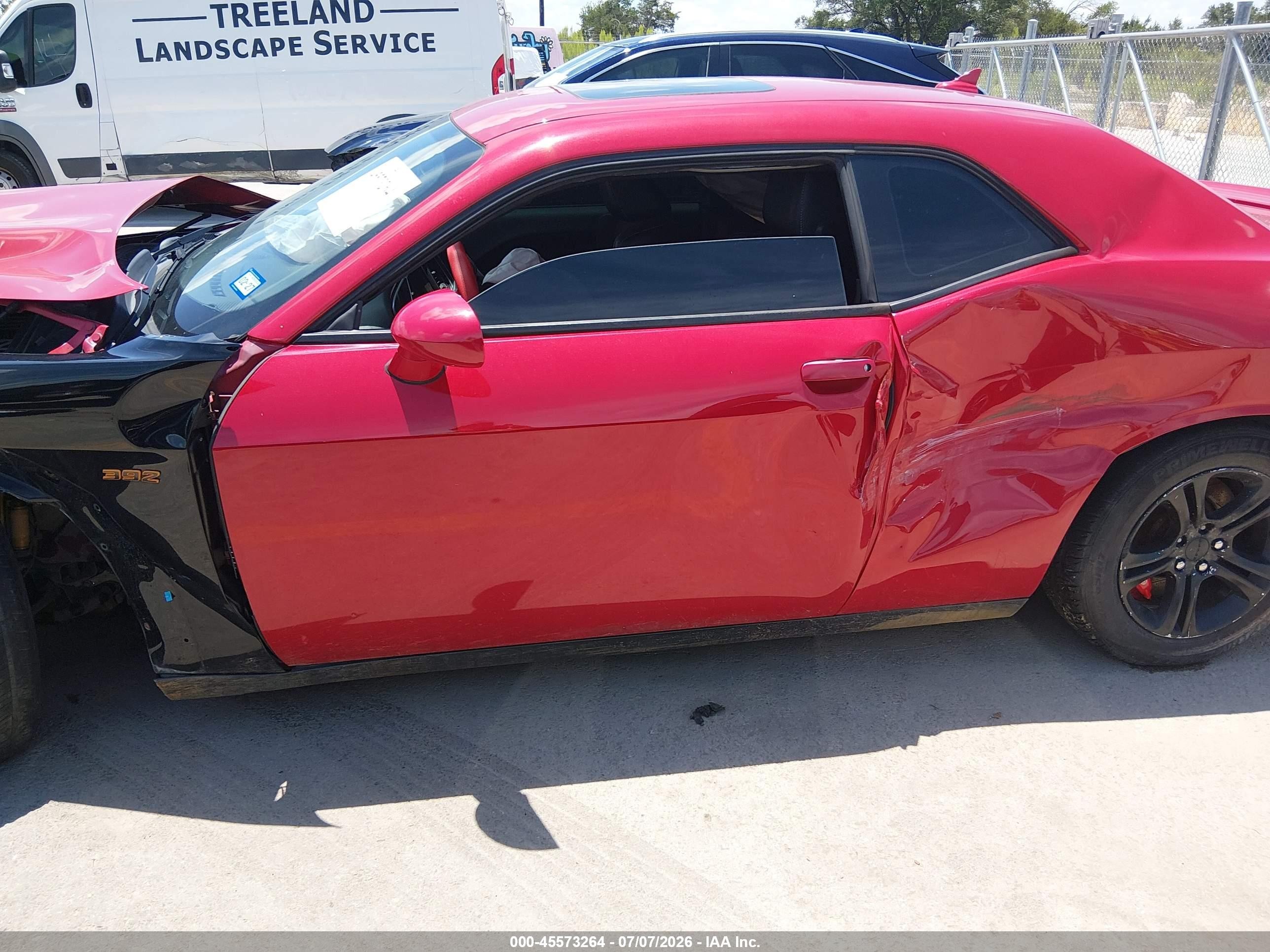 2015 Dodge Challenger Srt 392 Red vin: 2C3CDZDJ3FH892889