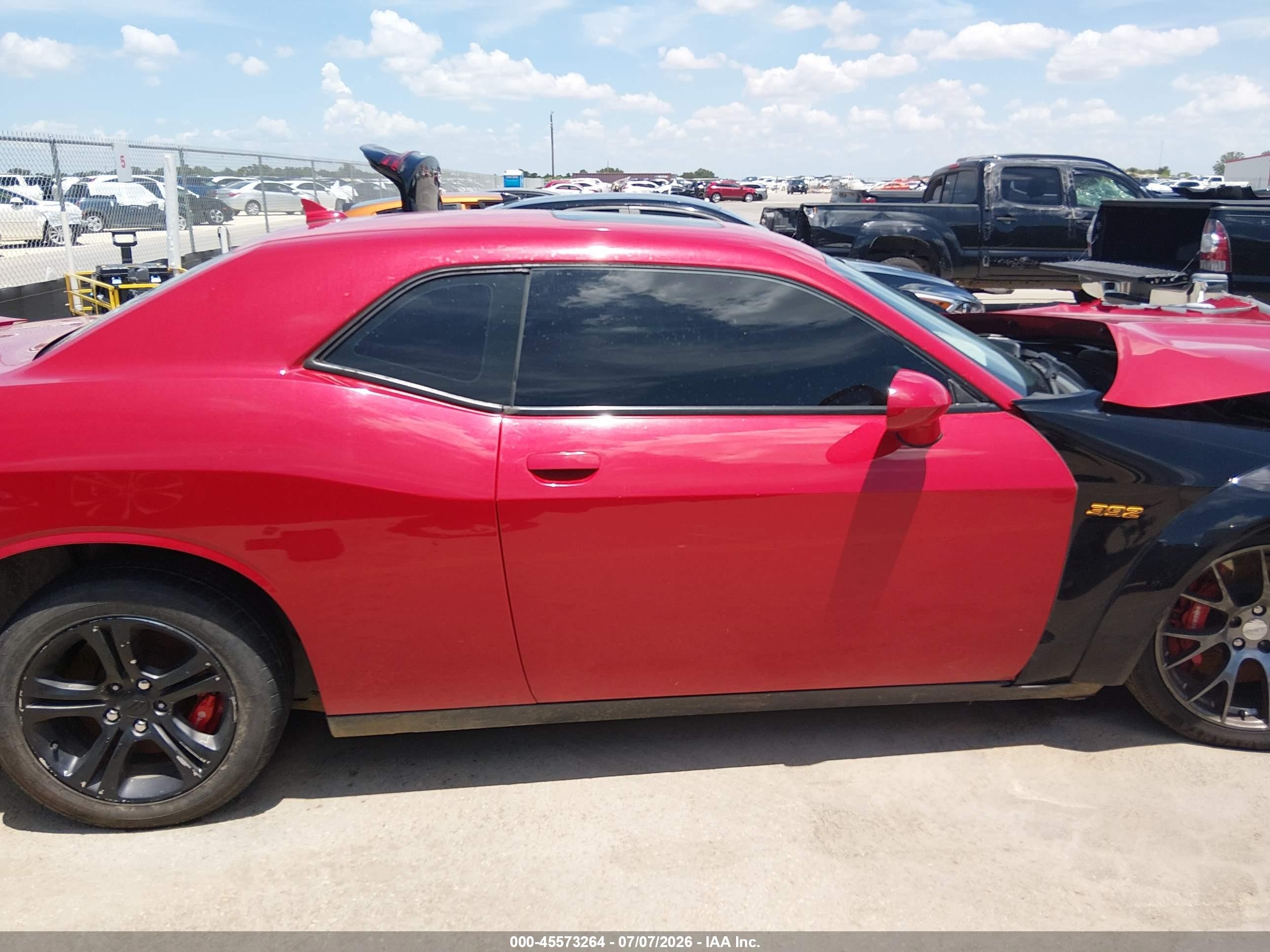 2015 Dodge Challenger Srt 392 Red vin: 2C3CDZDJ3FH892889