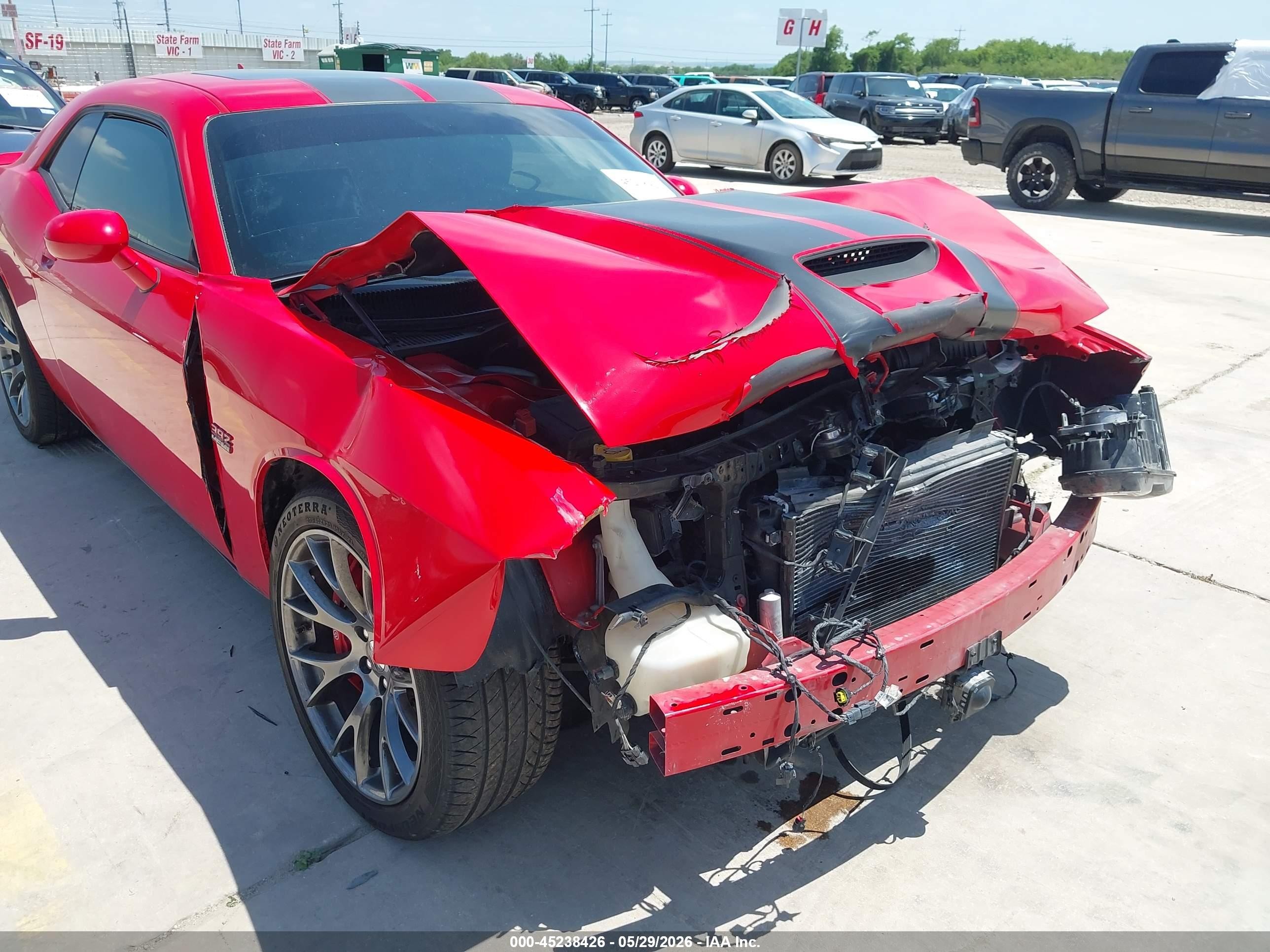 2015 Dodge Challenger Srt 392 Red vin: 2C3CDZDJ5FH720220