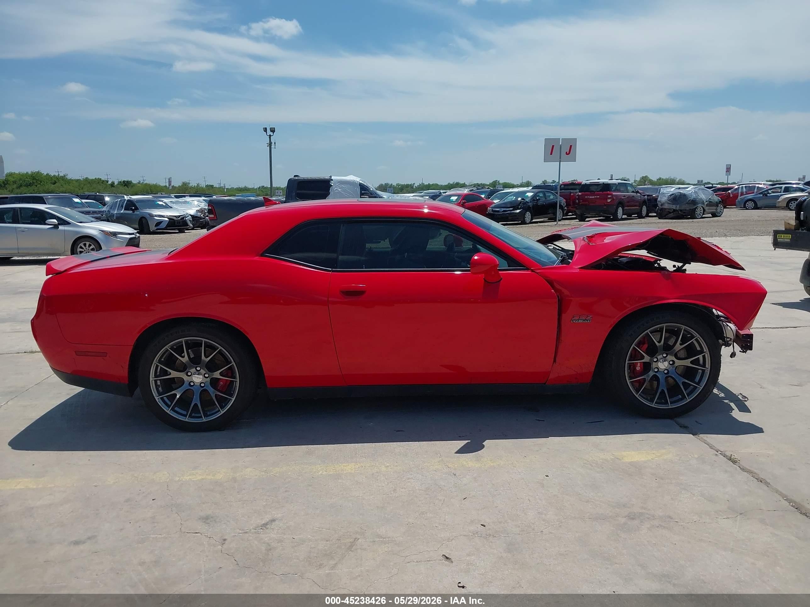 2015 Dodge Challenger Srt 392 Red vin: 2C3CDZDJ5FH720220
