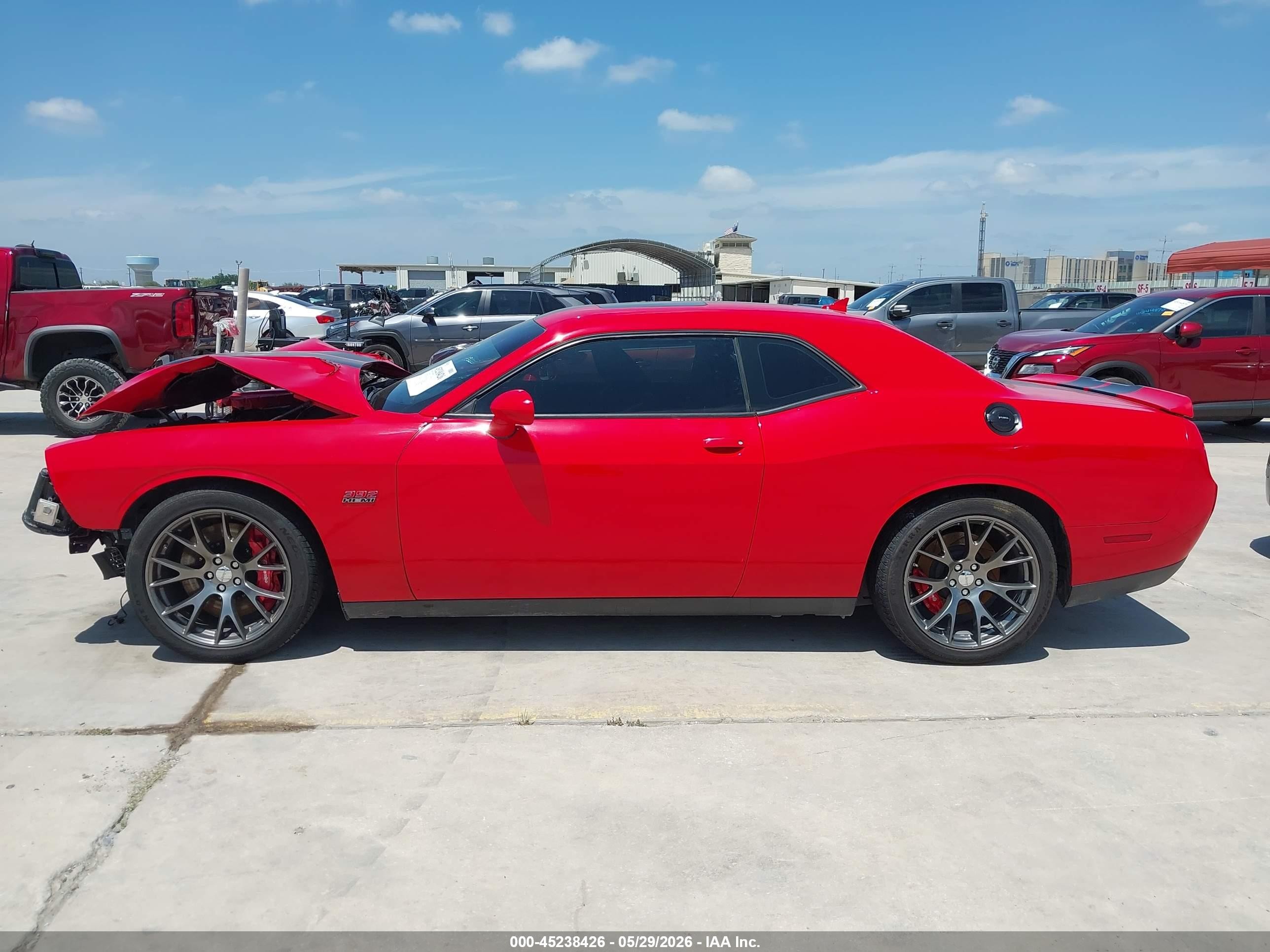 2015 Dodge Challenger Srt 392 Red vin: 2C3CDZDJ5FH720220