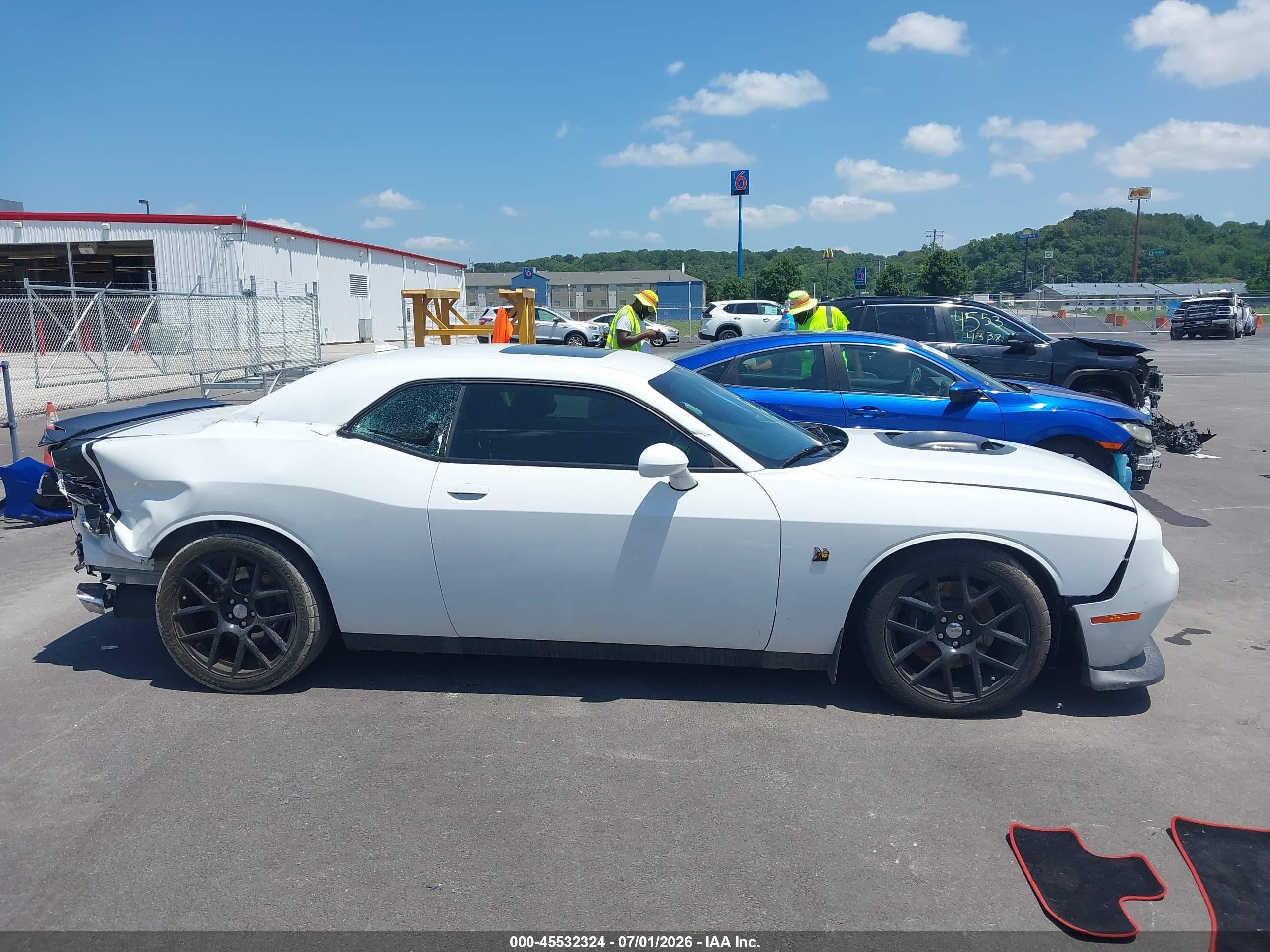2015 Dodge Challenger R/t Scat Pack Shaker White vin: 2C3CDZFJ4FH868629