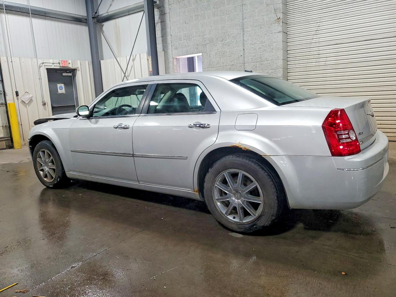 2010 Chrysler 300 Touring Silver vin: 2C3CK5CV4AH181763