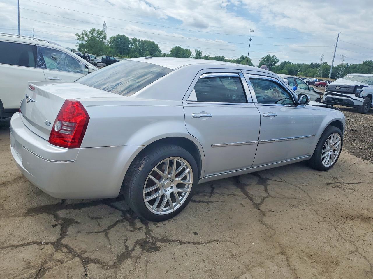 2010 Chrysler 300 Touring Серебряный vin: 2C3CK5CV5AH133284