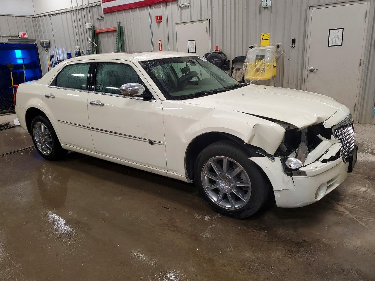 2010 Chrysler 300c Beige vin: 2C3CK6CT2AH239406