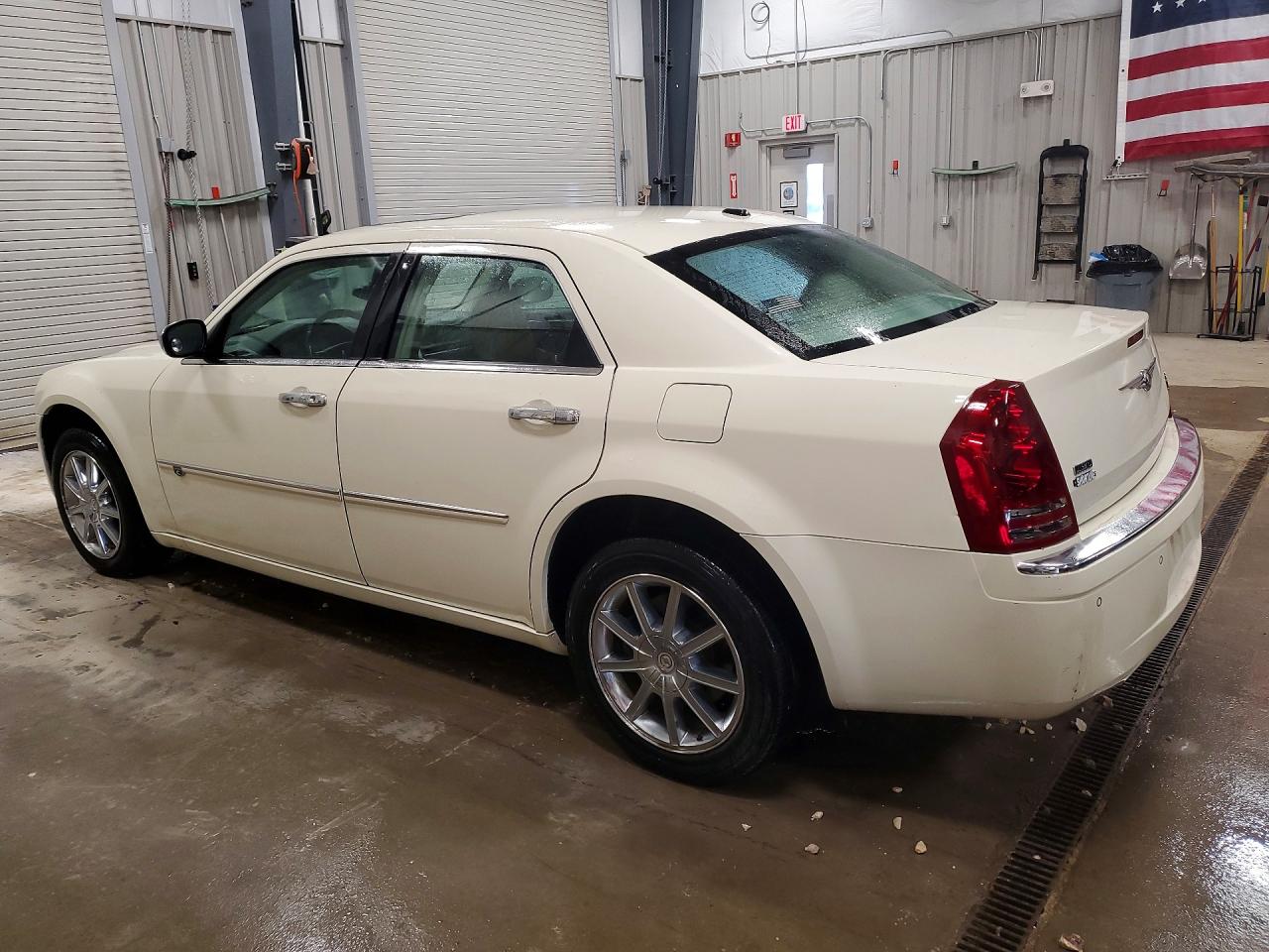 2010 Chrysler 300c Beige vin: 2C3CK6CT2AH239406