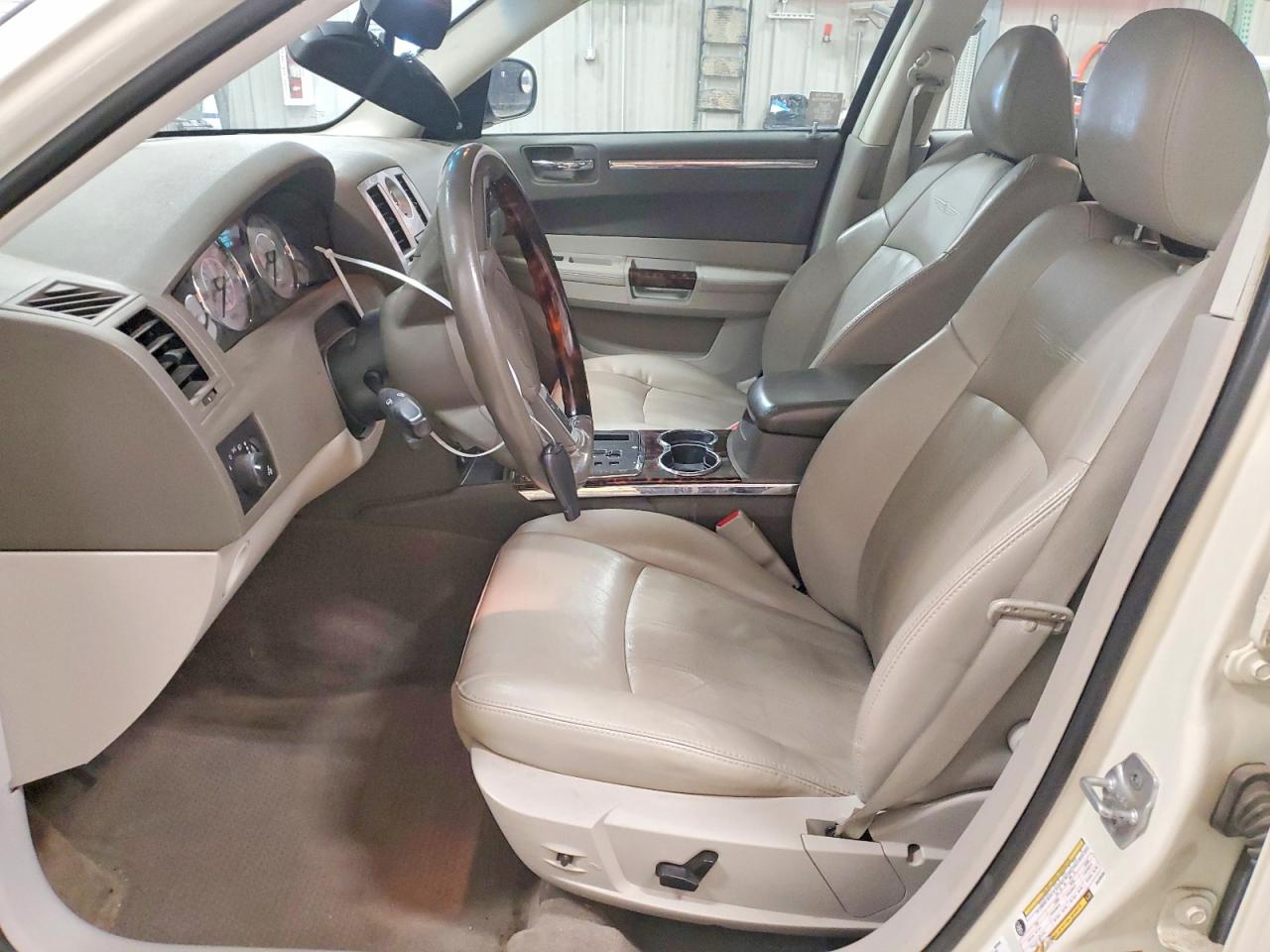 2010 Chrysler 300c Beige vin: 2C3CK6CT2AH239406