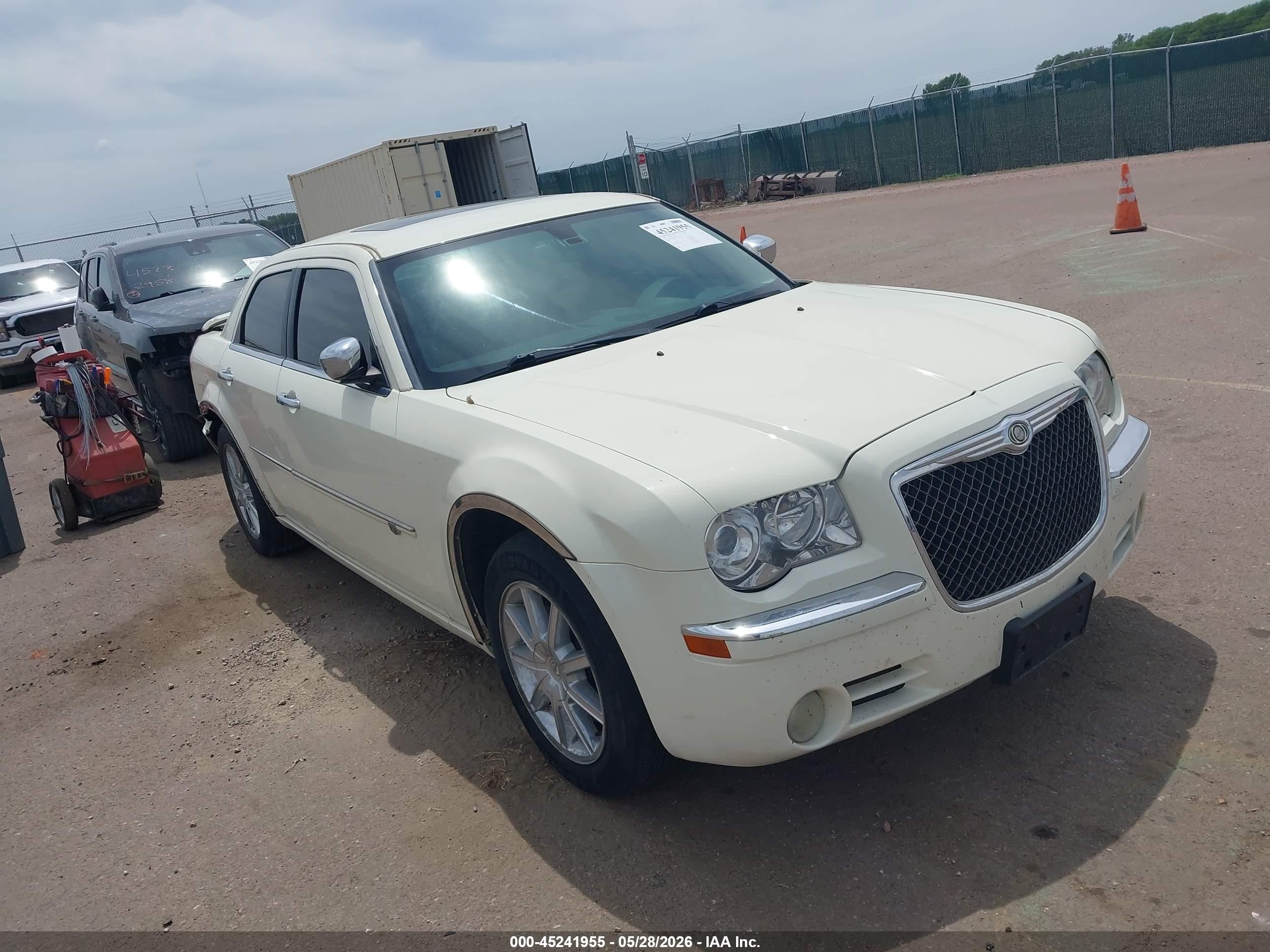 2010 Chrysler 300c Awd White vin: 2C3CK6CT8AH172620