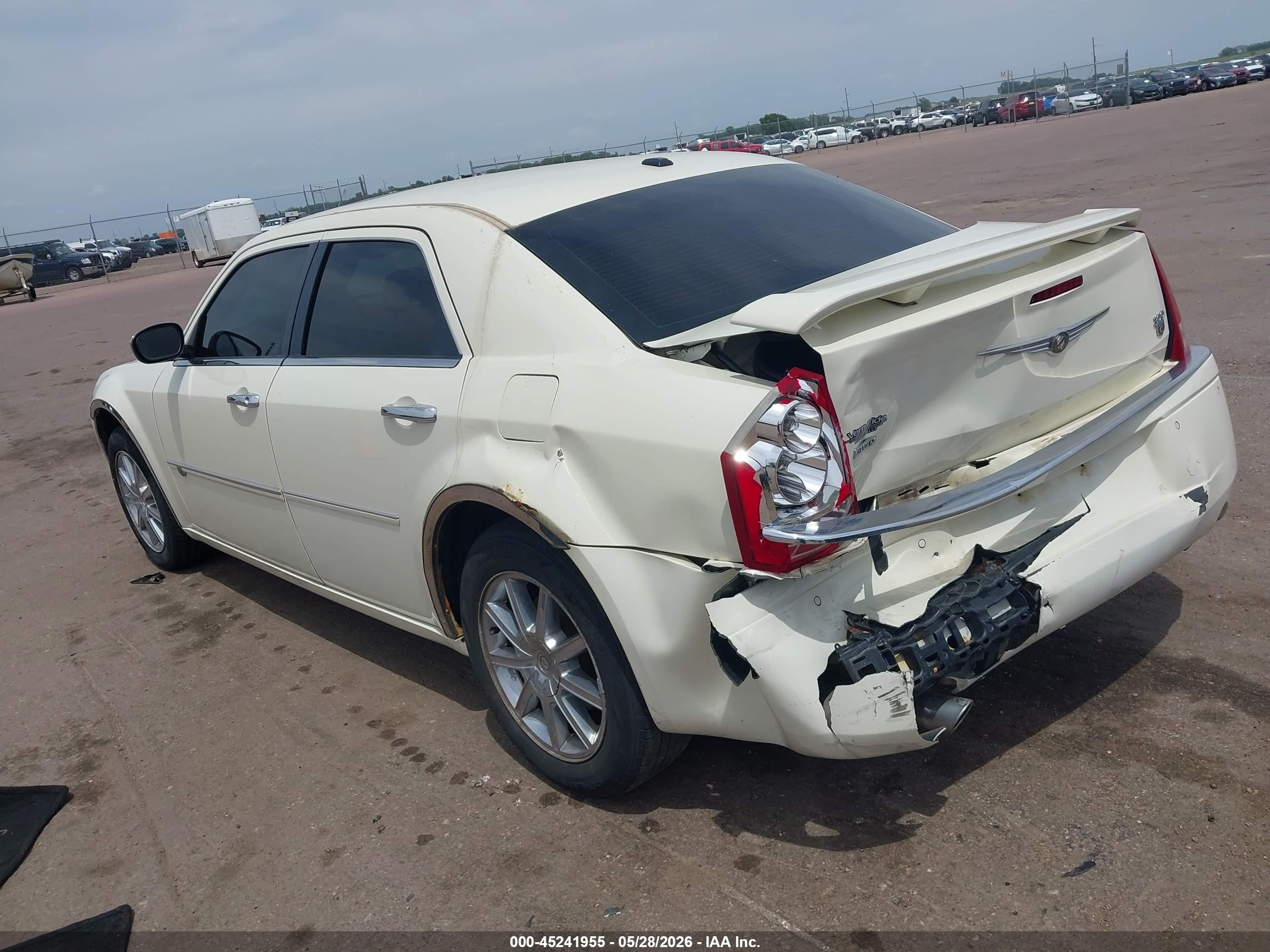 2010 Chrysler 300c Awd White vin: 2C3CK6CT8AH172620