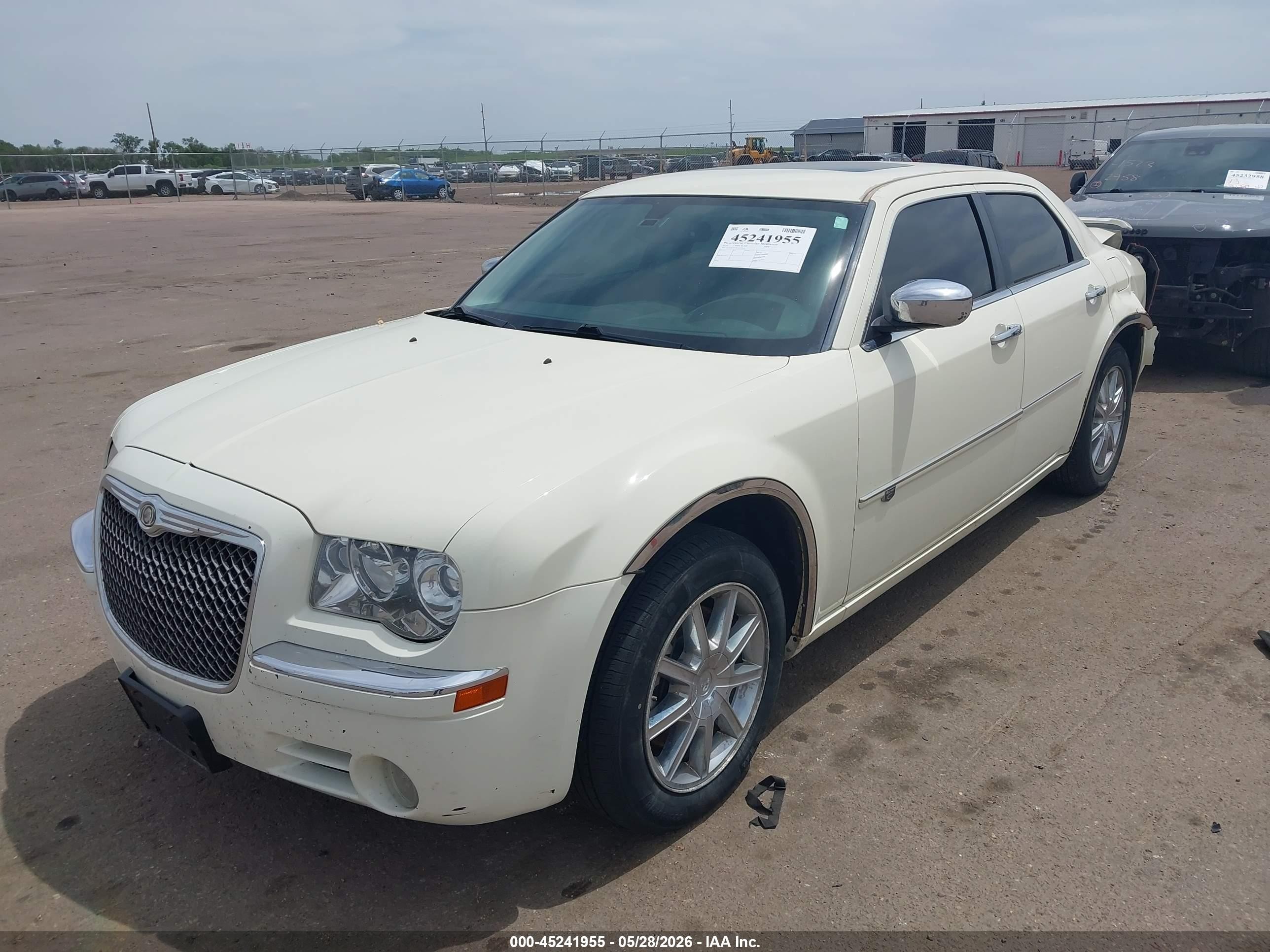 2010 Chrysler 300c Awd White vin: 2C3CK6CT8AH172620
