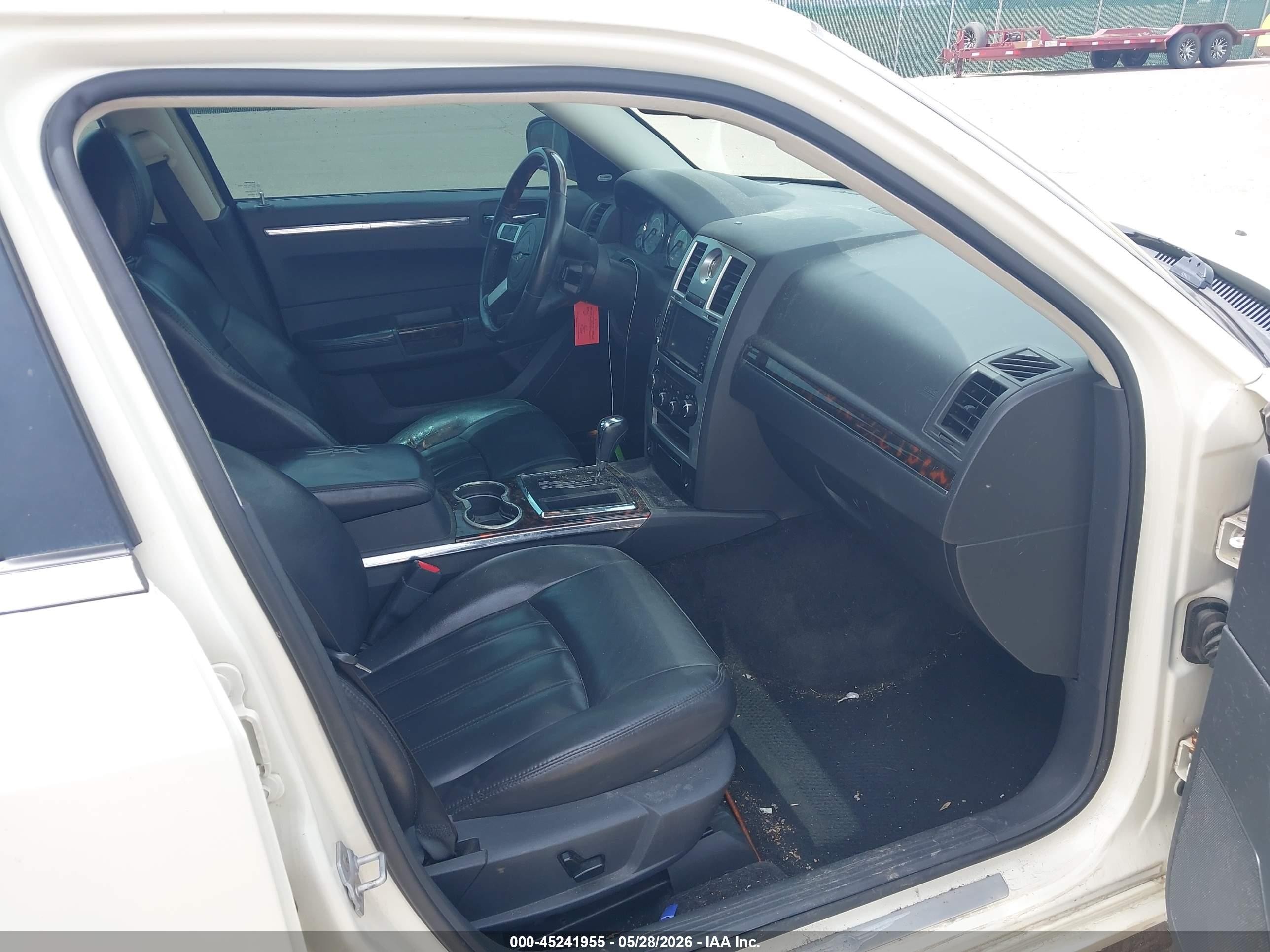 2010 Chrysler 300c Awd White vin: 2C3CK6CT8AH172620