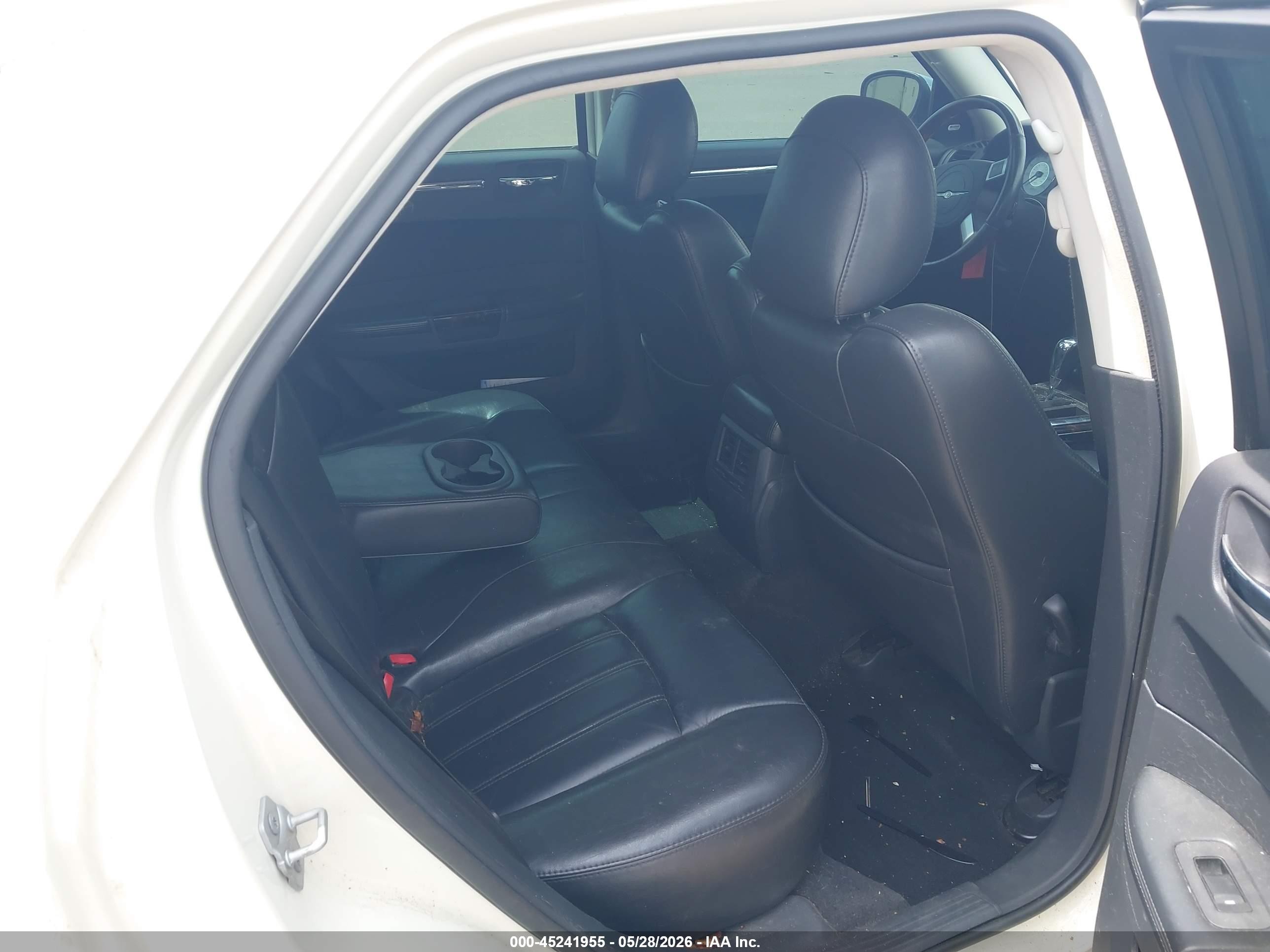 2010 Chrysler 300c Awd White vin: 2C3CK6CT8AH172620