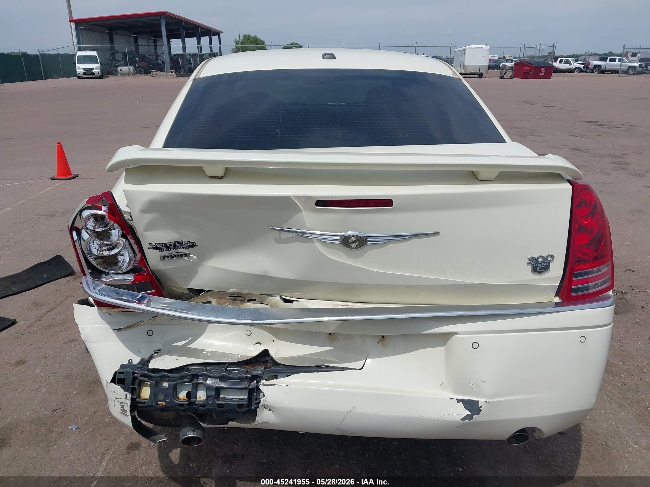 2010 Chrysler 300c Awd White vin: 2C3CK6CT8AH172620