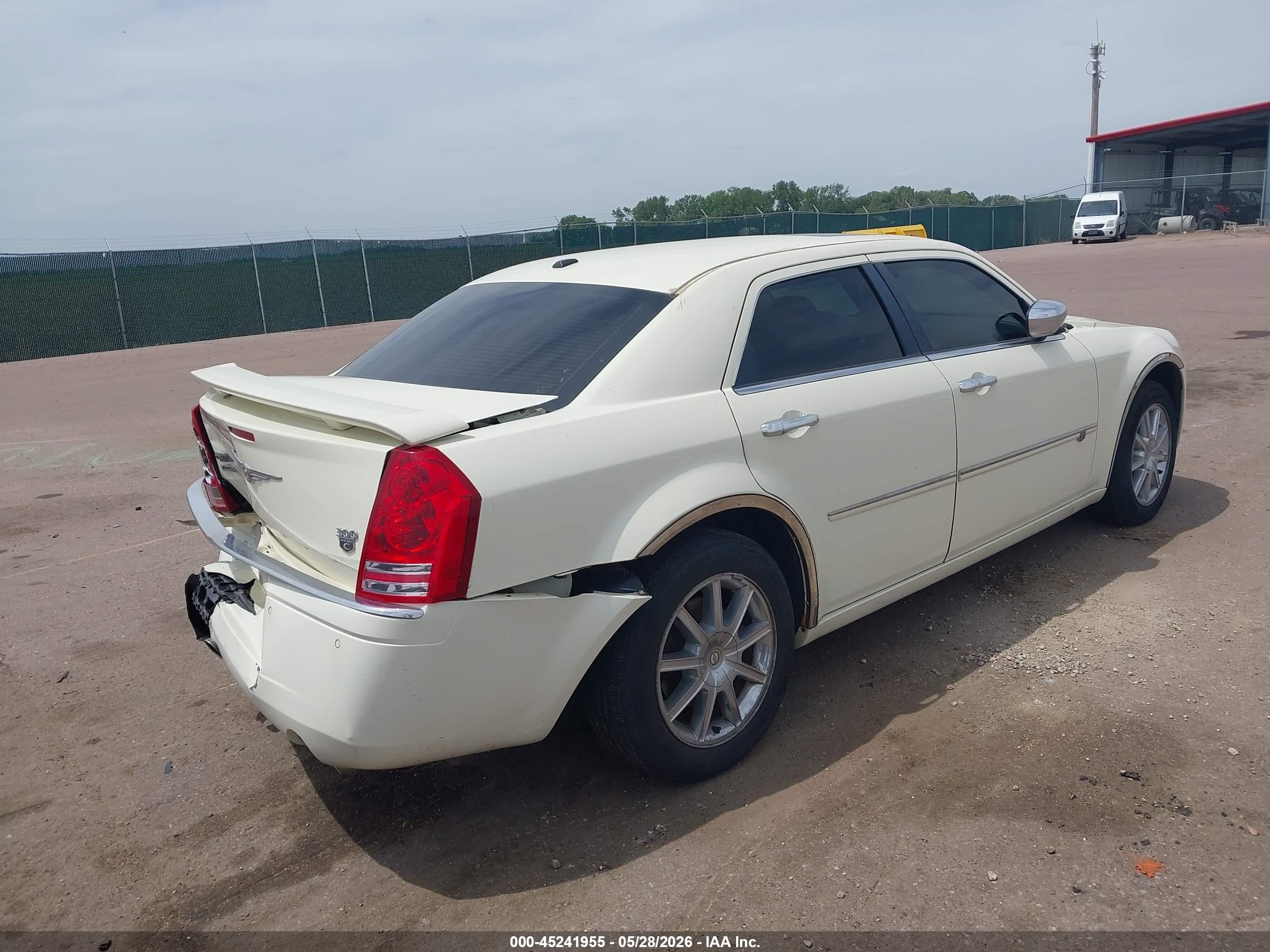 2010 Chrysler 300c Awd White vin: 2C3CK6CT8AH172620