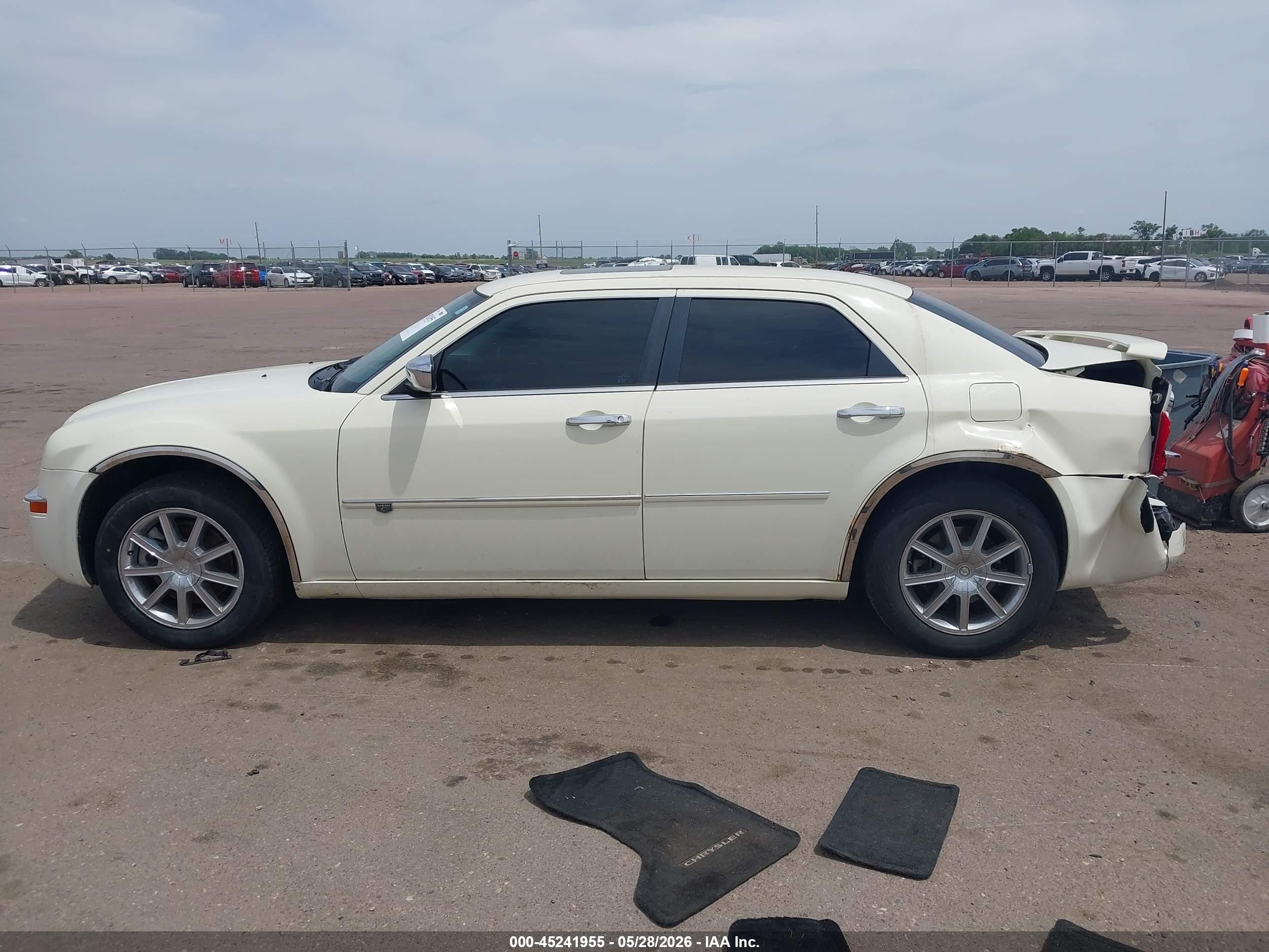 2010 Chrysler 300c Awd White vin: 2C3CK6CT8AH172620