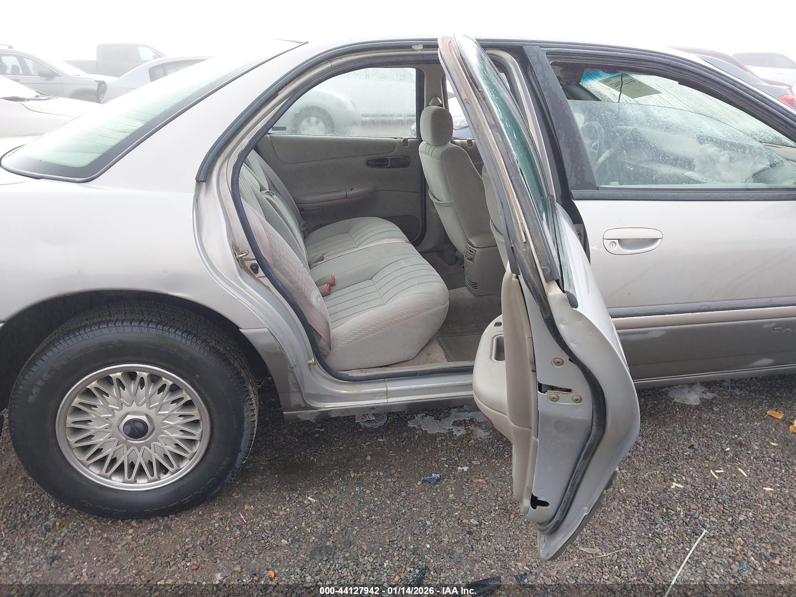 1994 Chrysler Concorde   Beige vin: 2C3EL56T6RH124637
