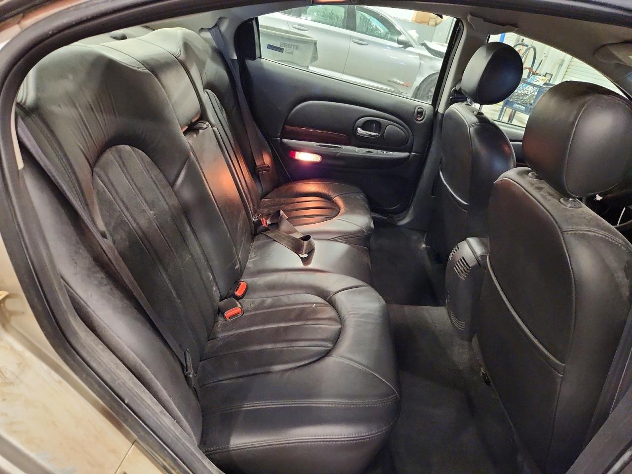2000 Chrysler Lhs Silver vin: 2C3HC56G1YH320936