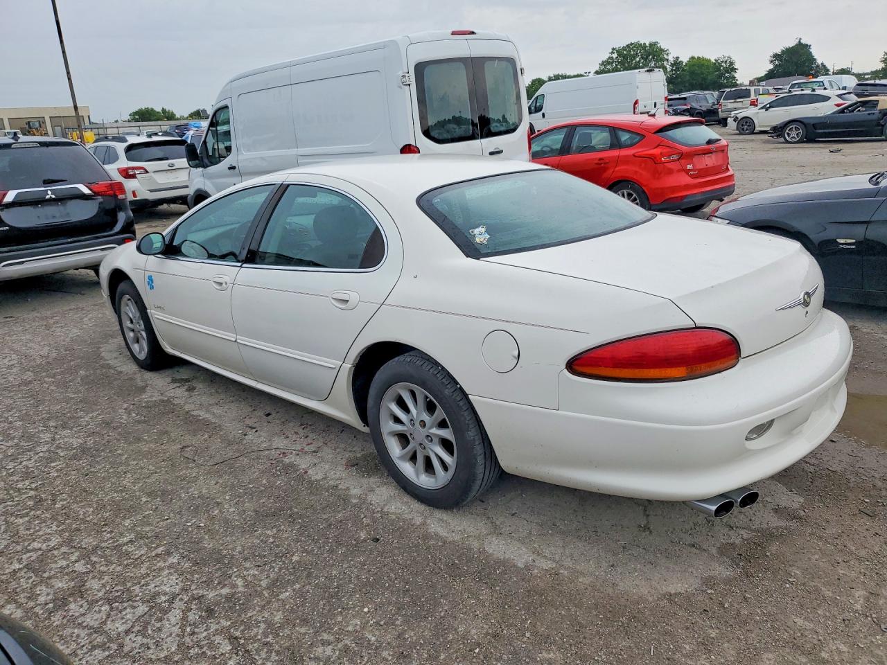 2000 Chrysler Lhs White vin: 2C3HC56G3YH237380
