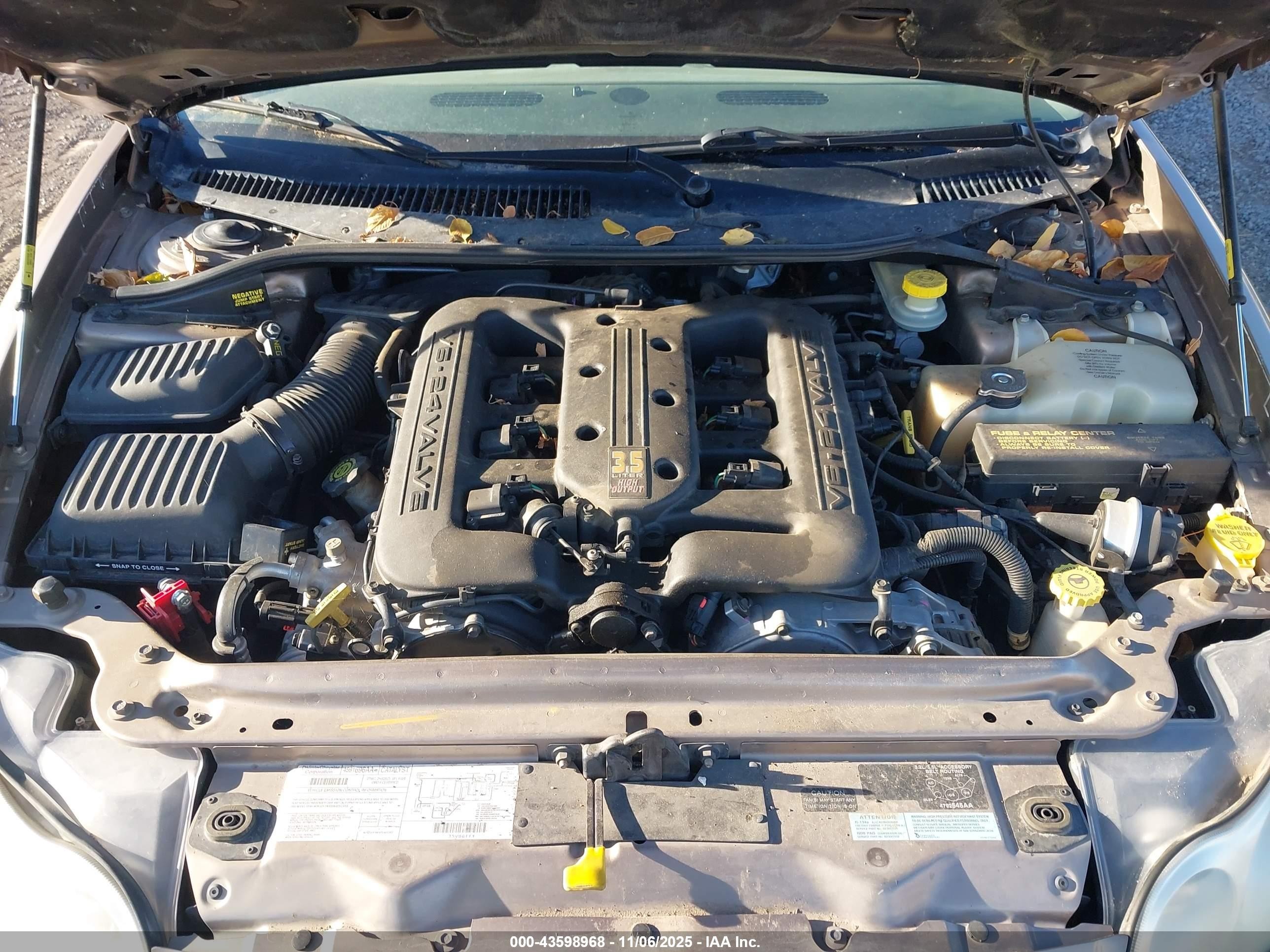 2000 Chrysler Lhs   Gold vin: 2C3HC56G5YH116625