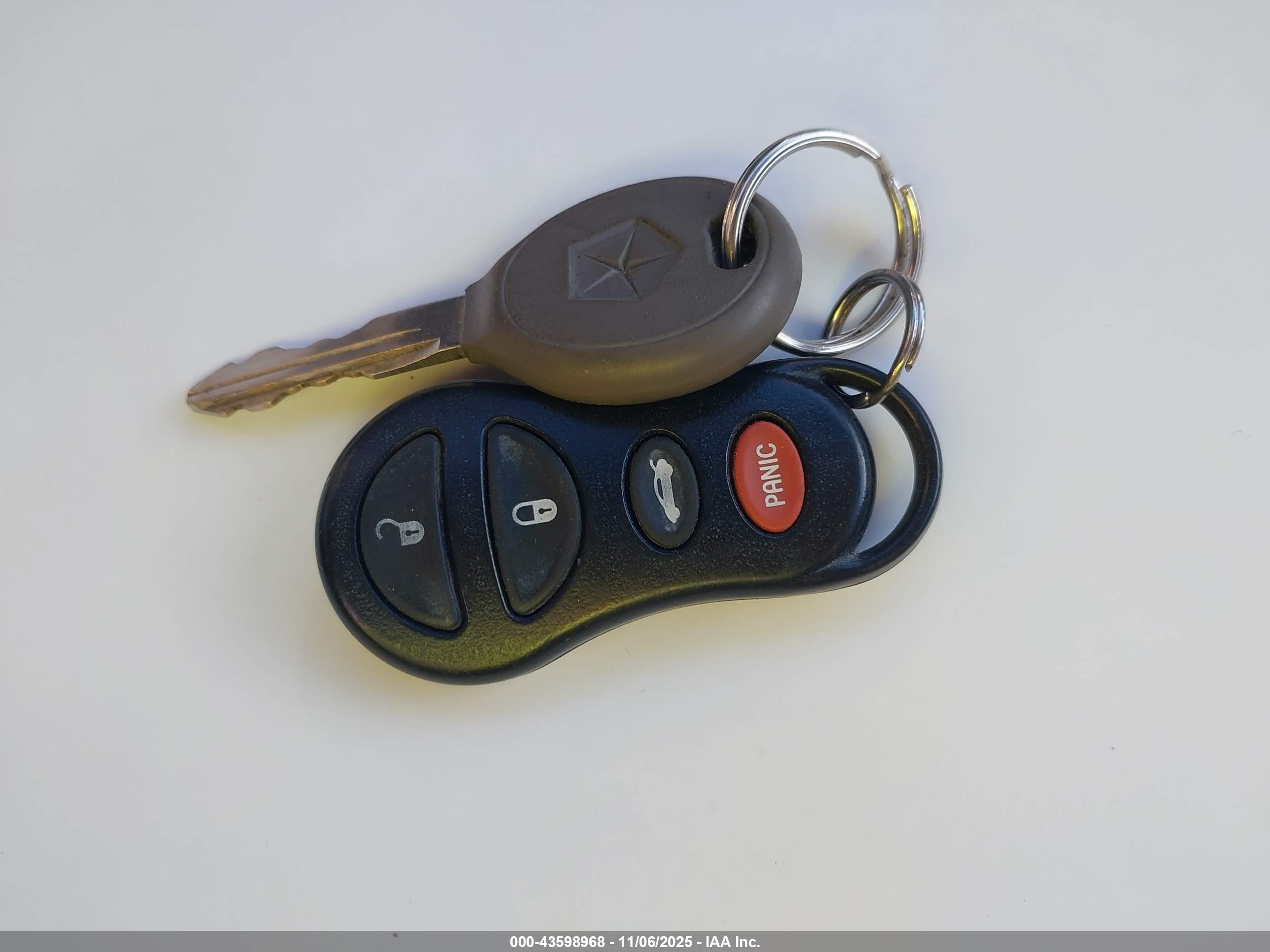 2000 Chrysler Lhs   Gold vin: 2C3HC56G5YH116625