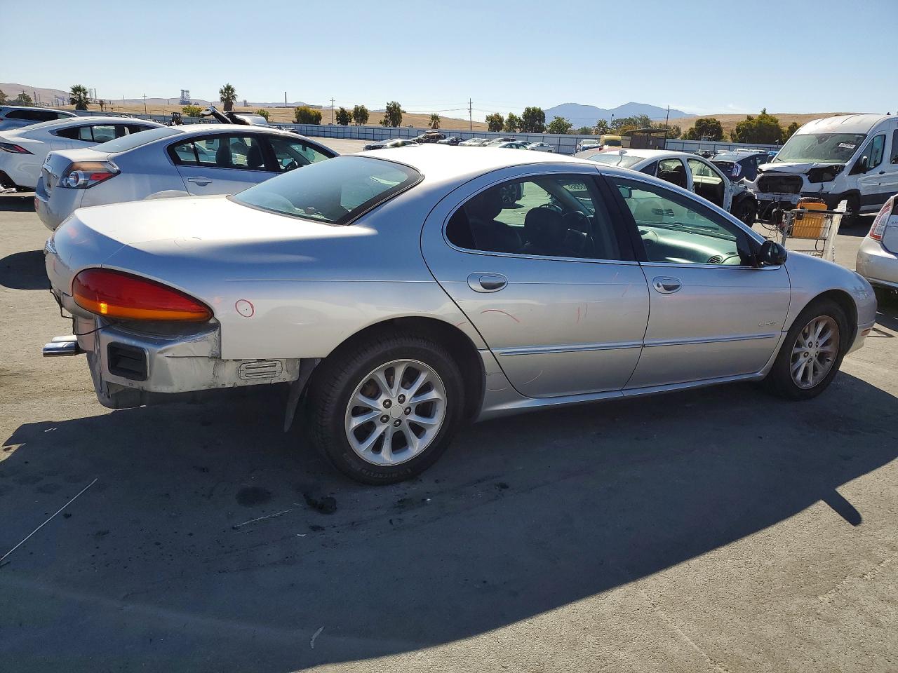 2001 Chrysler Lhs Серебряный vin: 2C3HC56G61H584689