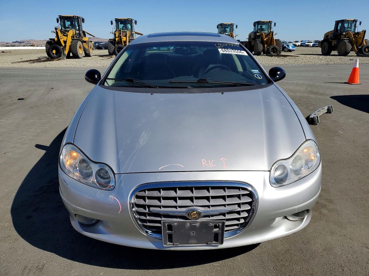 2001 Chrysler Lhs Серебряный vin: 2C3HC56G61H584689