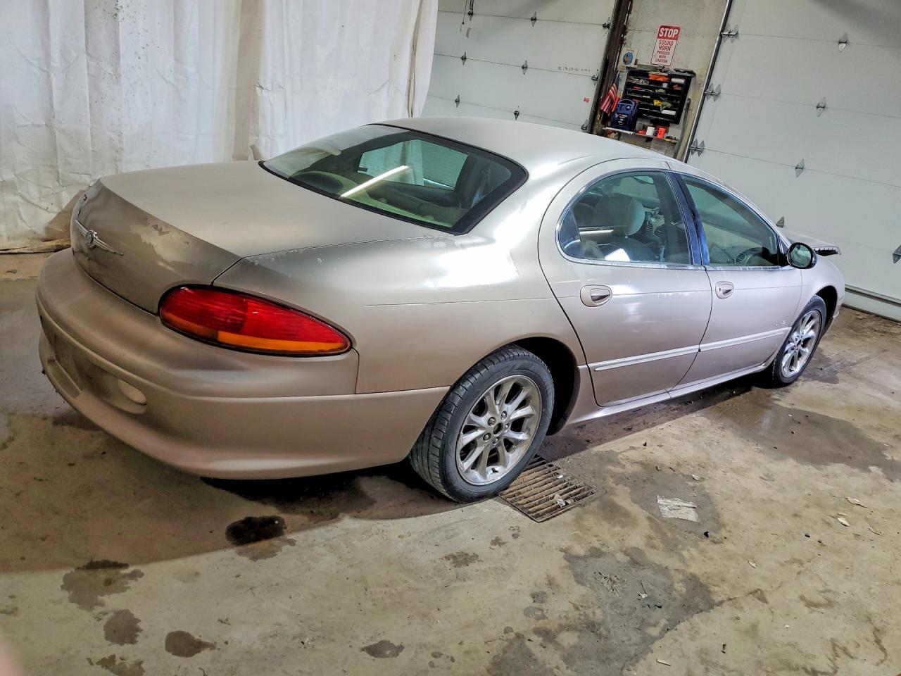 2000 Chrysler Lhs Tan vin: 2C3HC56G8YH151661
